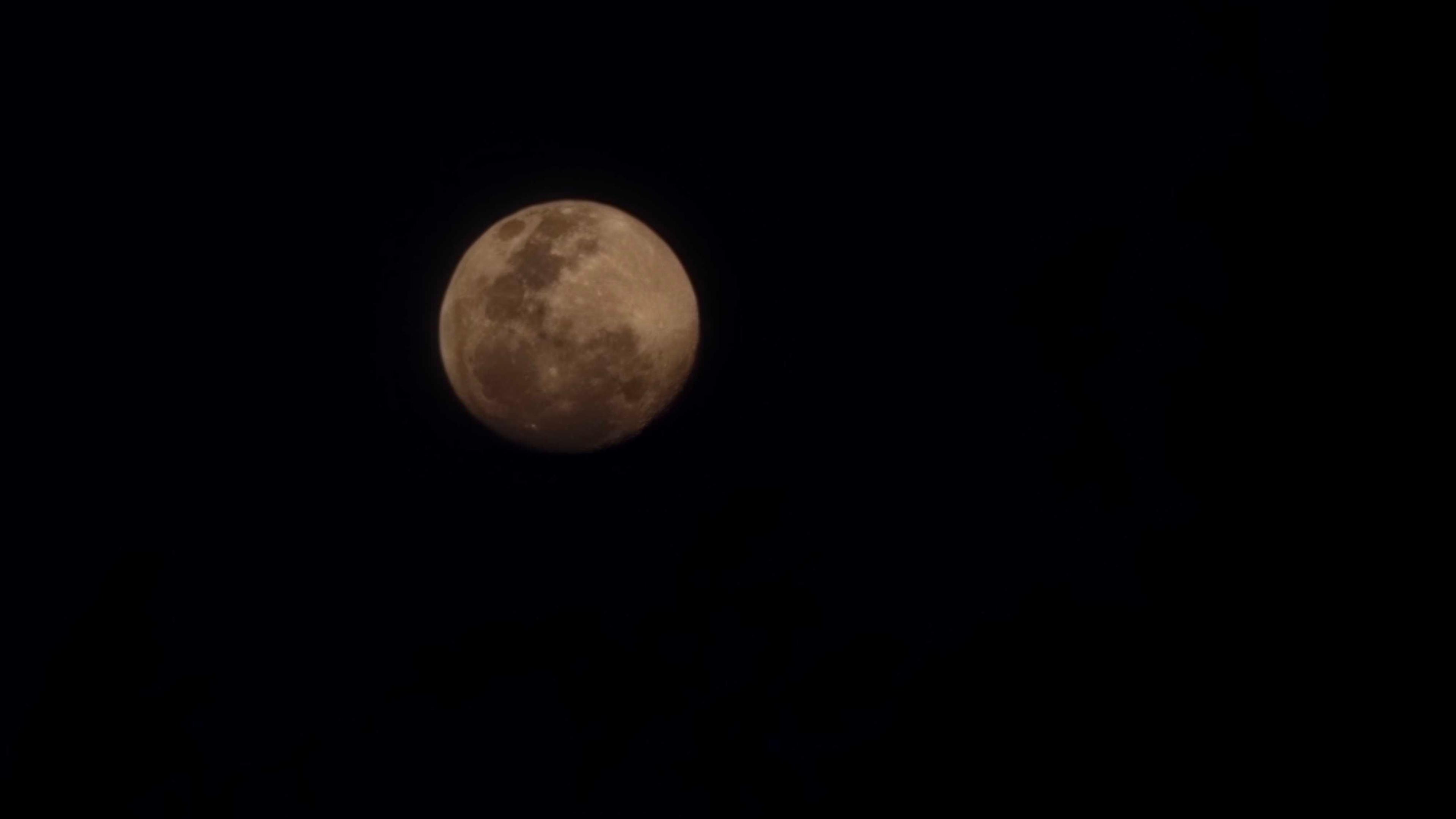 The Moon over Apeldoorn, Nederland — full moon, Lunar Day 16