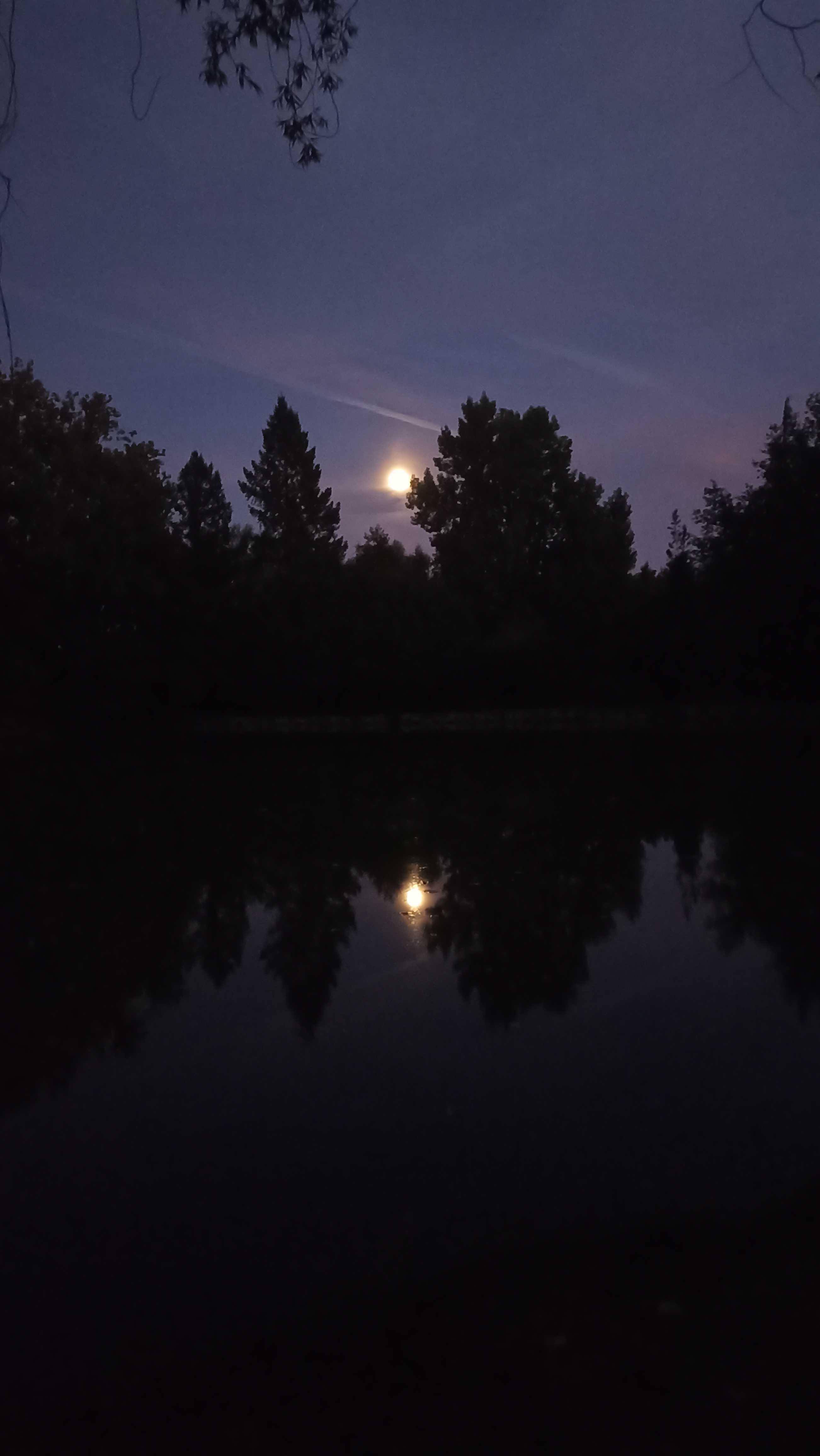 The Moon over Saint-Félix-de-Bourdeilles, France — waxing gibbous, Lunar Day 14