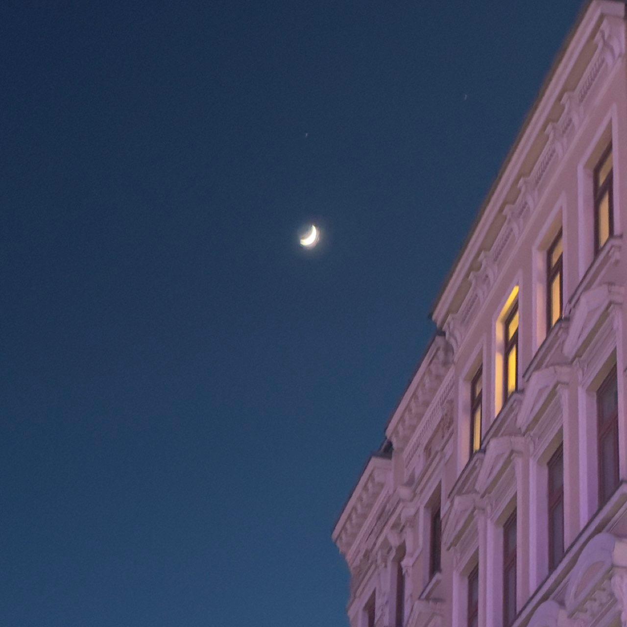 The Moon over Nürnberg, Deutschland — waxing gibbous, Lunar Day 11