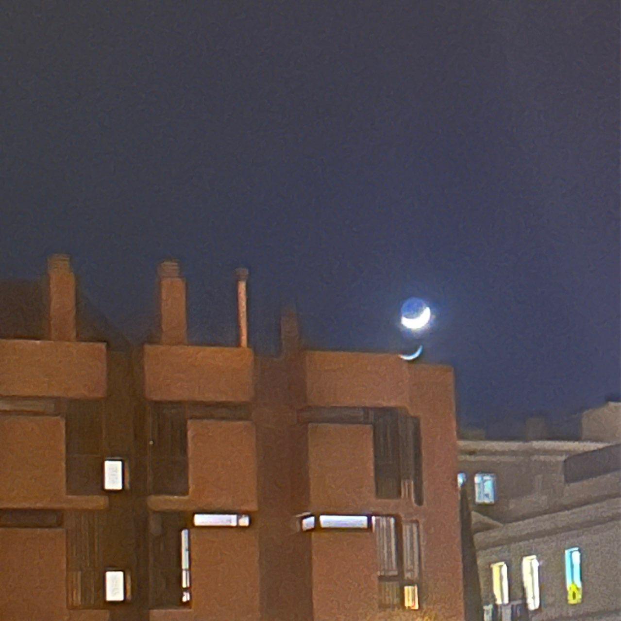 The Moon over Barcelona, España — waxing crescent, Lunar Day 4