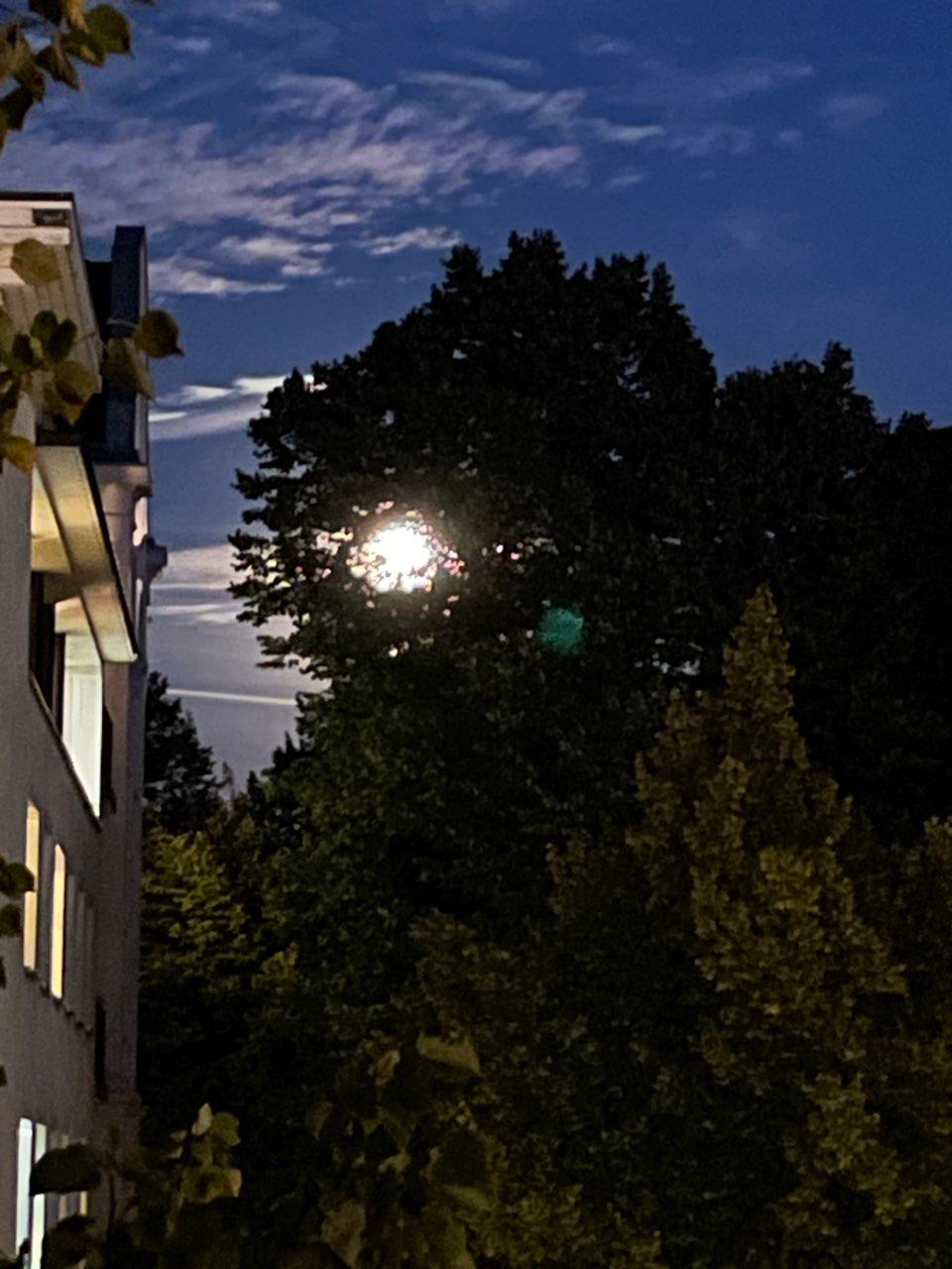 The Moon over Hamburg, Deutschland — waxing gibbous, Lunar Day 14
