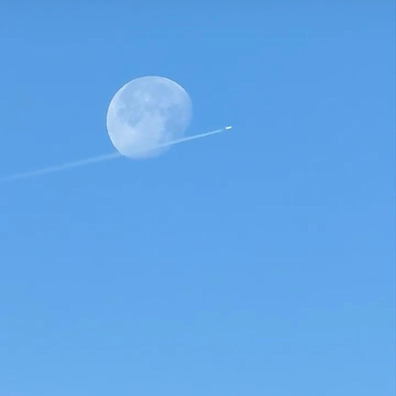 The Moon over Ennetbürgen, Schweiz — waning gibbous, Lunar Day 19