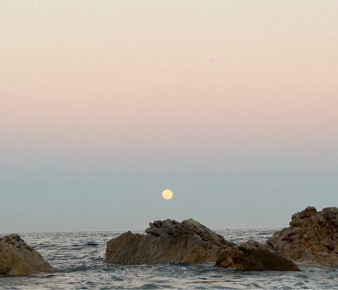 The Moon over Cabo San Lucas, México — full moon, Lunar Day 16