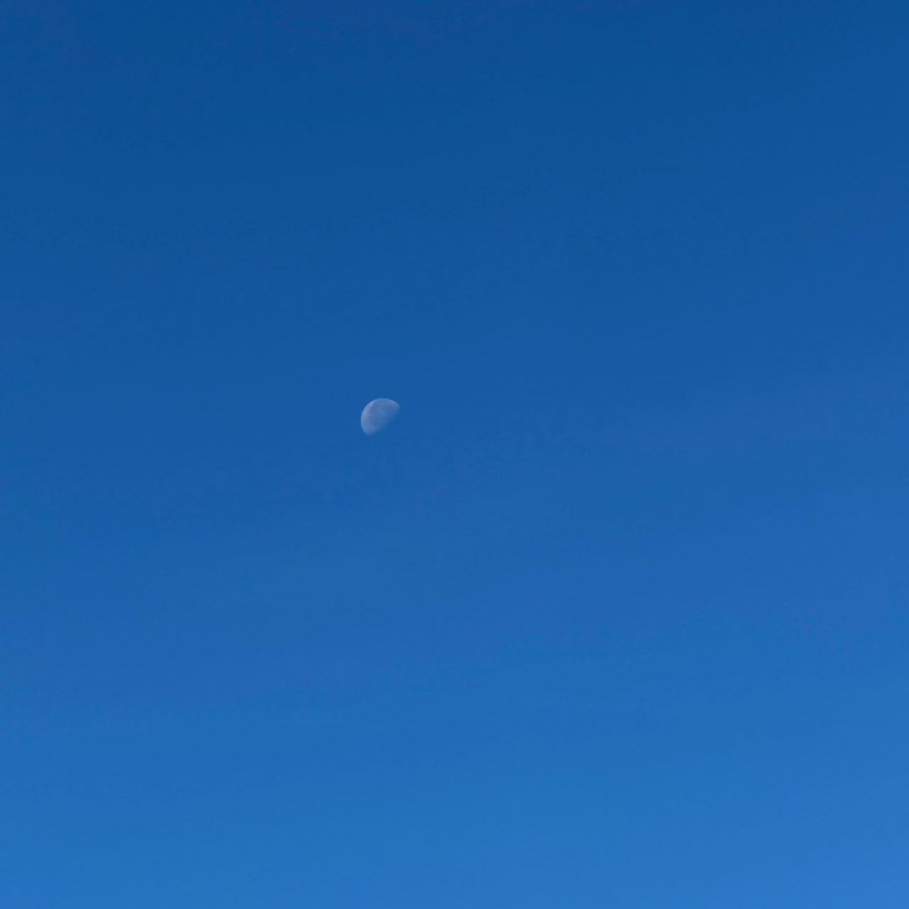 The Moon over Mitcham, United Kingdom — last quarter, Lunar Day 22