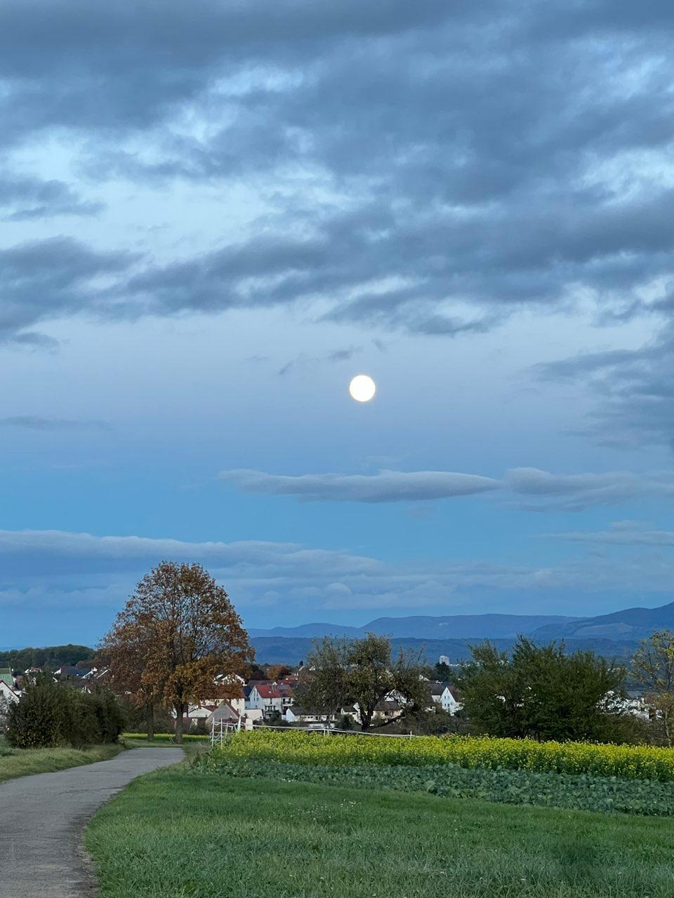 The Moon over Schlaitdorf, Deutschland — full moon, Lunar Day 14