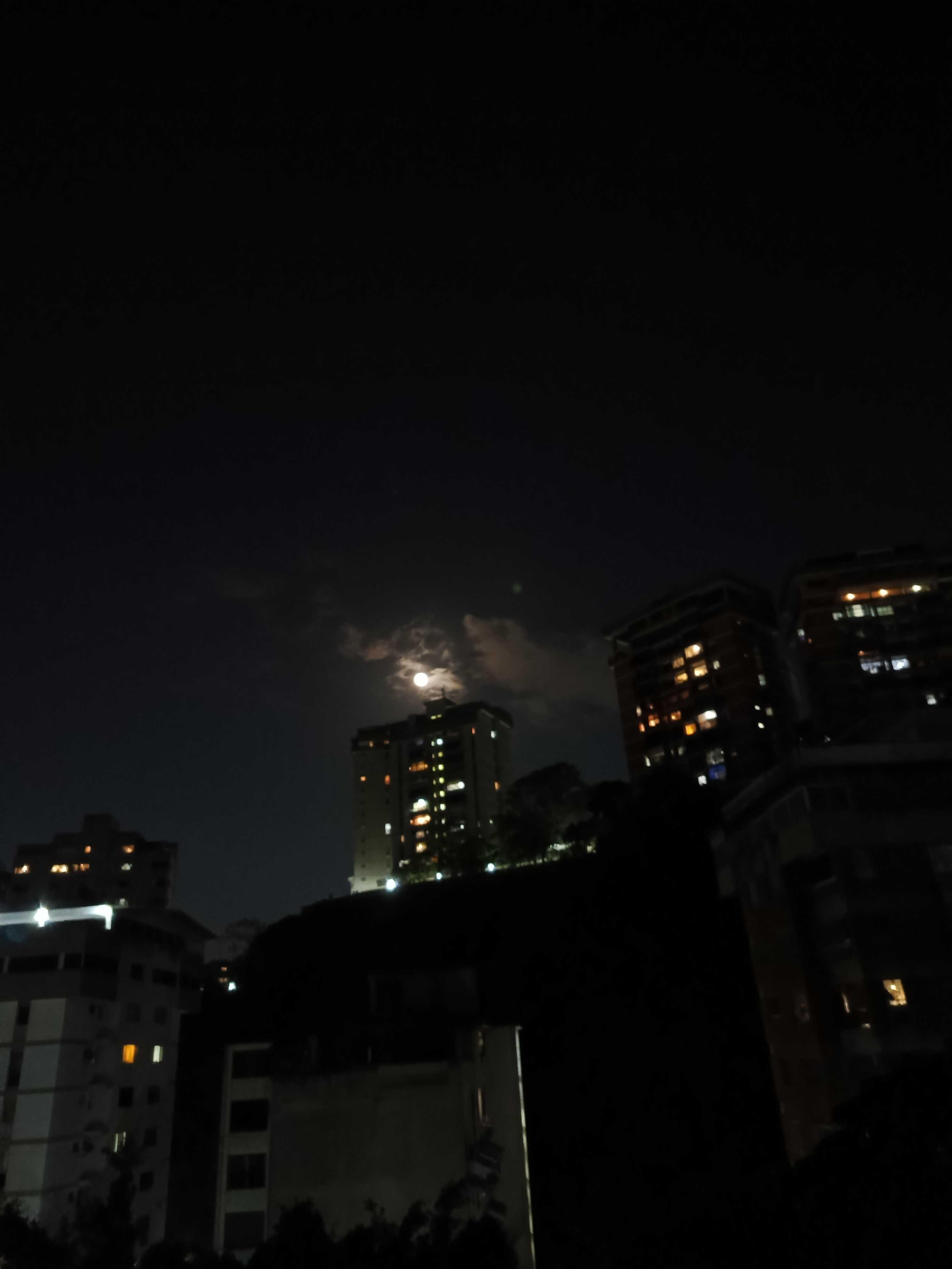 The Moon over Caracas, Venezuela — full moon, Lunar Day 16