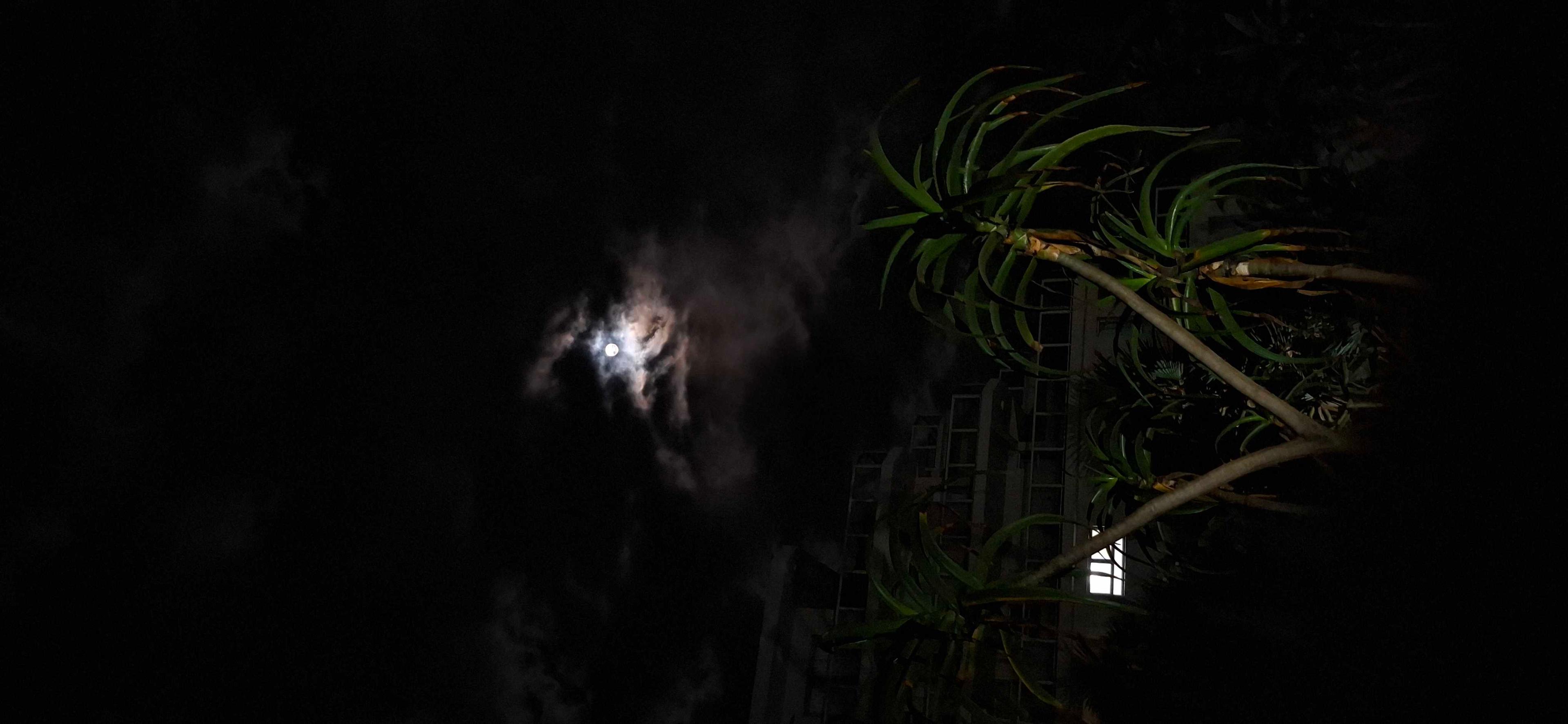 The Moon over Ballito, South Africa — full moon, Lunar Day 15