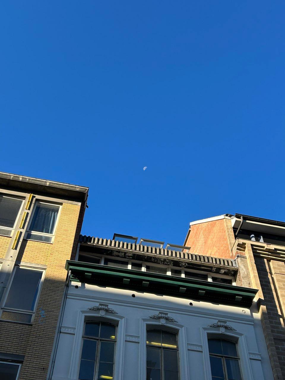 The Moon over Saint-Gilles/Sint-Gillis, Belgique — last quarter, Lunar Day 21
