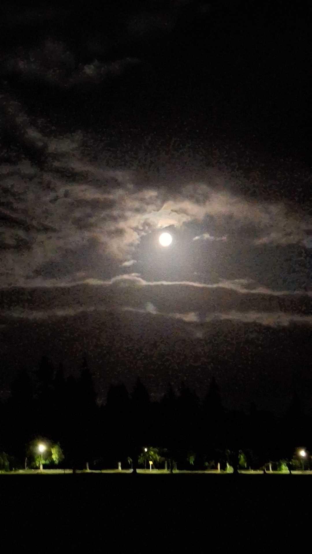 The Moon over United Kingdom — full moon, Lunar Day 17