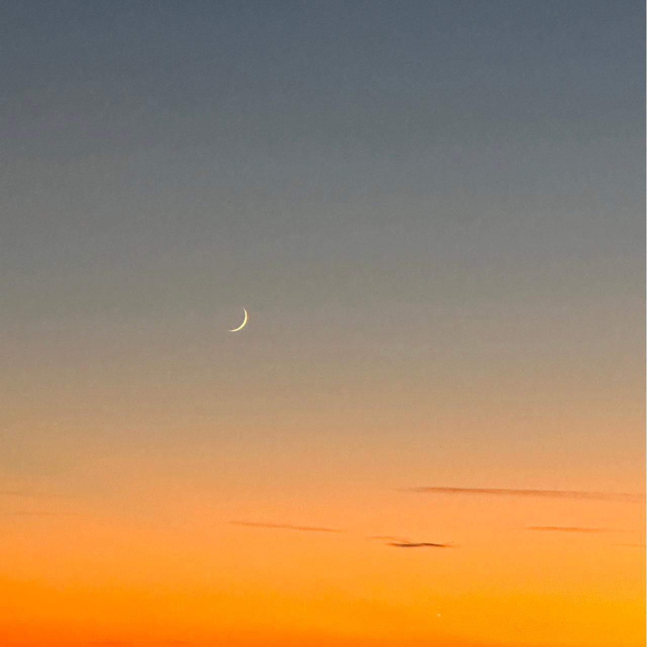 The Moon over Pearl River, Estados Unidos — waxing crescent, Lunar Day 3