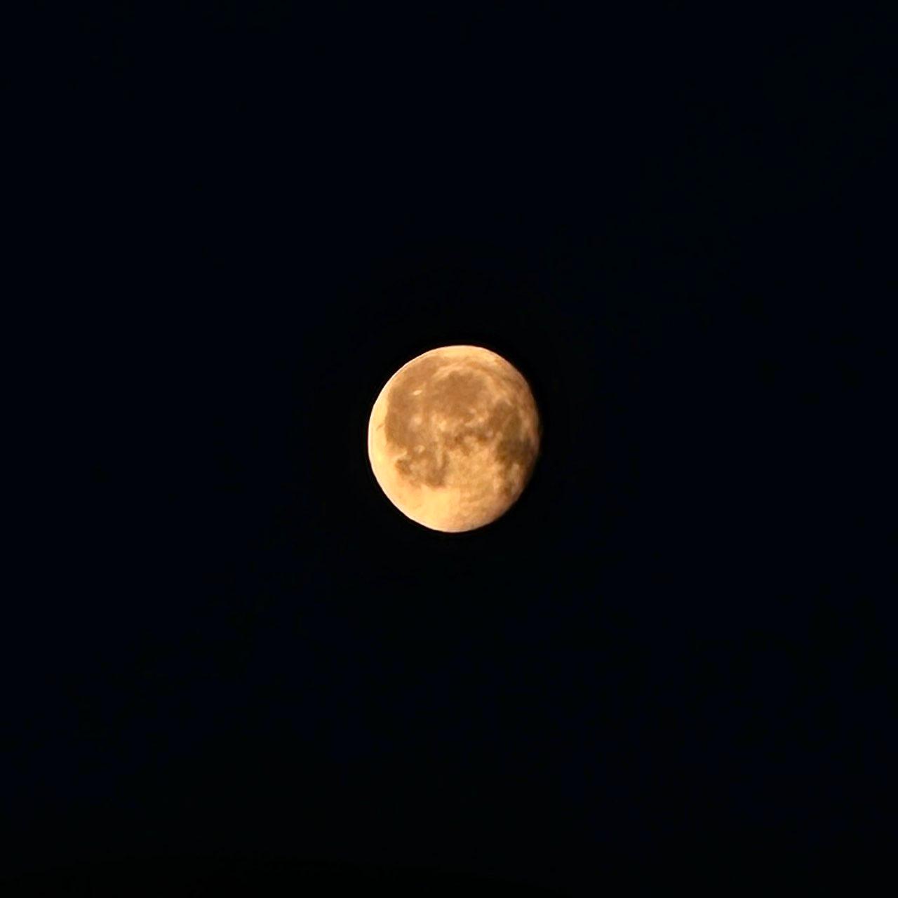 The Moon over London, United Kingdom — waning gibbous, Lunar Day 19