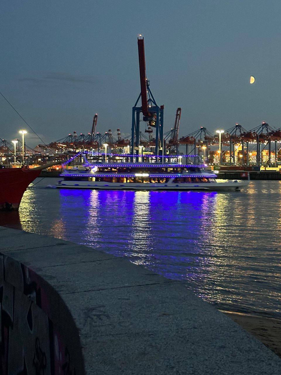 The Moon over Hamburg, Deutschland — first quarter, Lunar Day 10