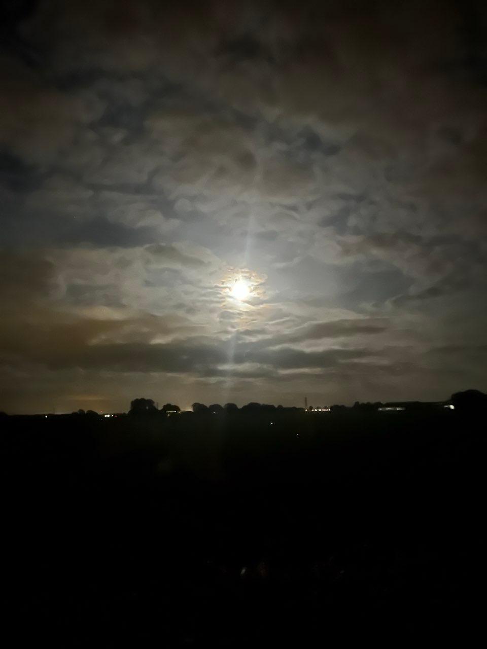 The Moon over Reahûs, Nederland — waxing gibbous, Lunar Day 12