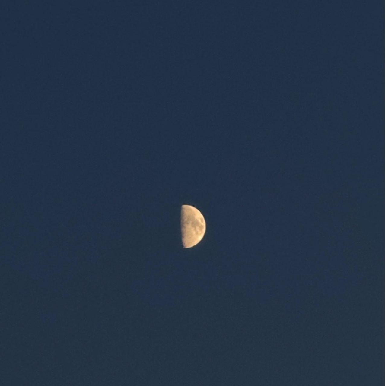The Moon over Toulouse, Francia — first quarter, Lunar Day 11
