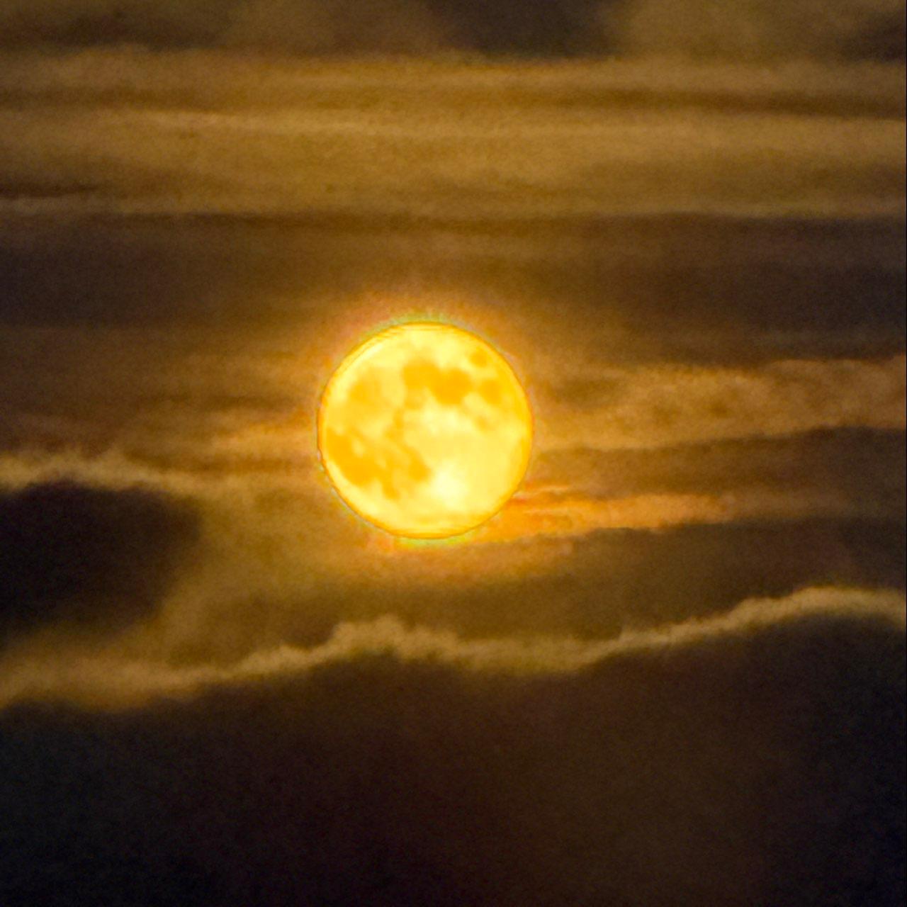 The Moon over Kraainem, Belgium — full moon, Lunar Day 17