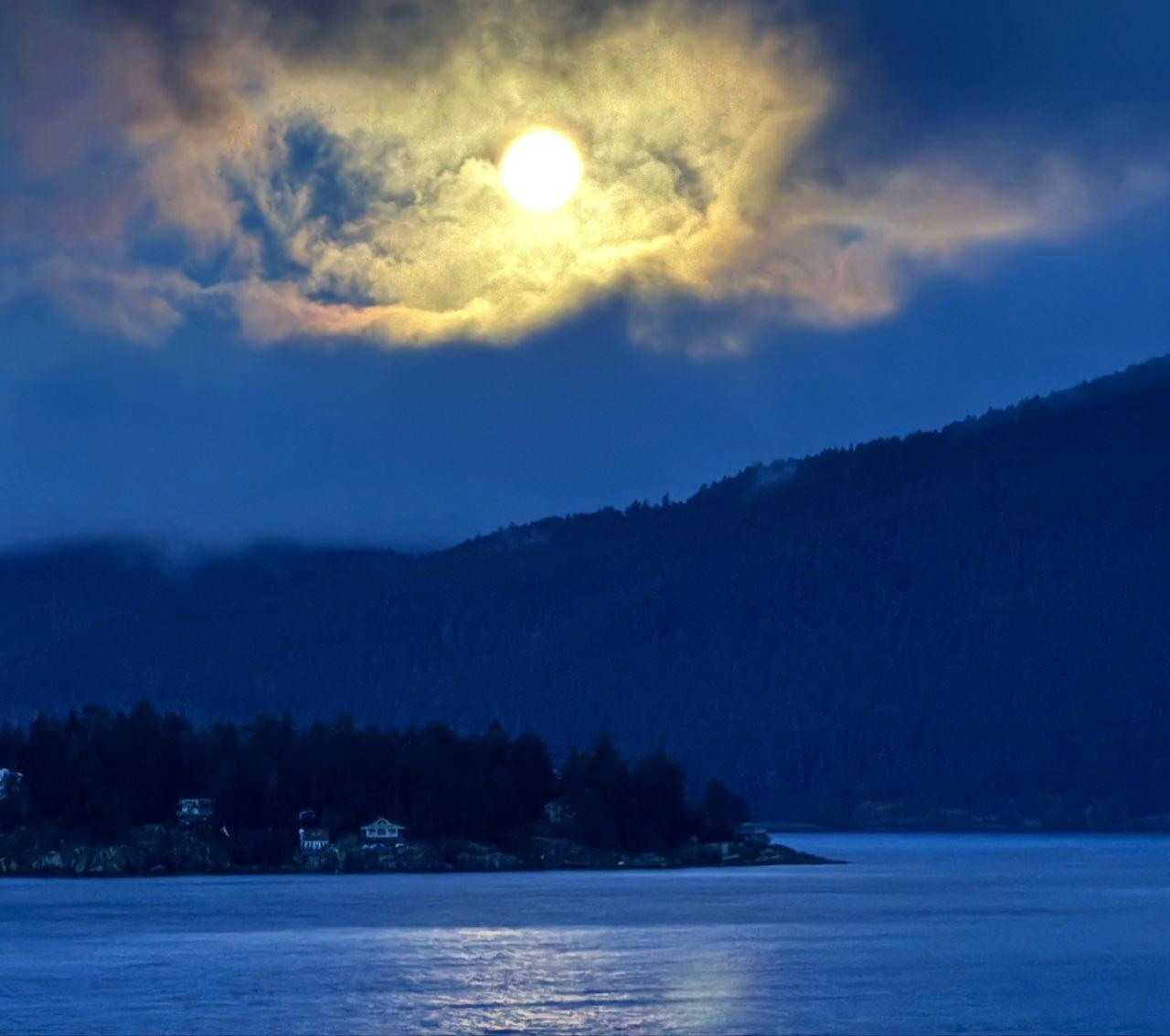 The Moon over Tofino, Canada — full moon, Lunar Day 14