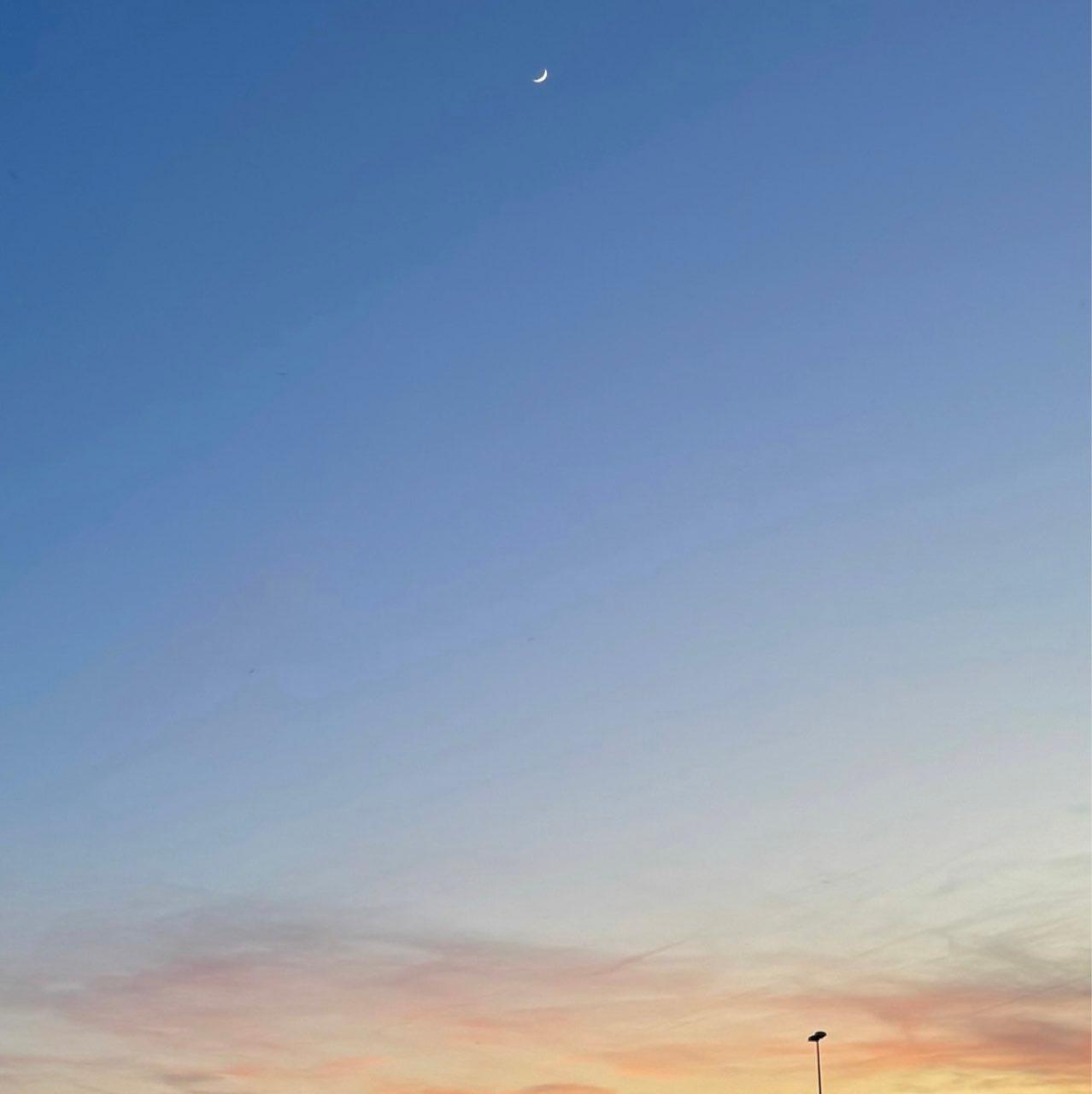 The Moon over Toulouse, Francia — waxing crescent, Lunar Day 6