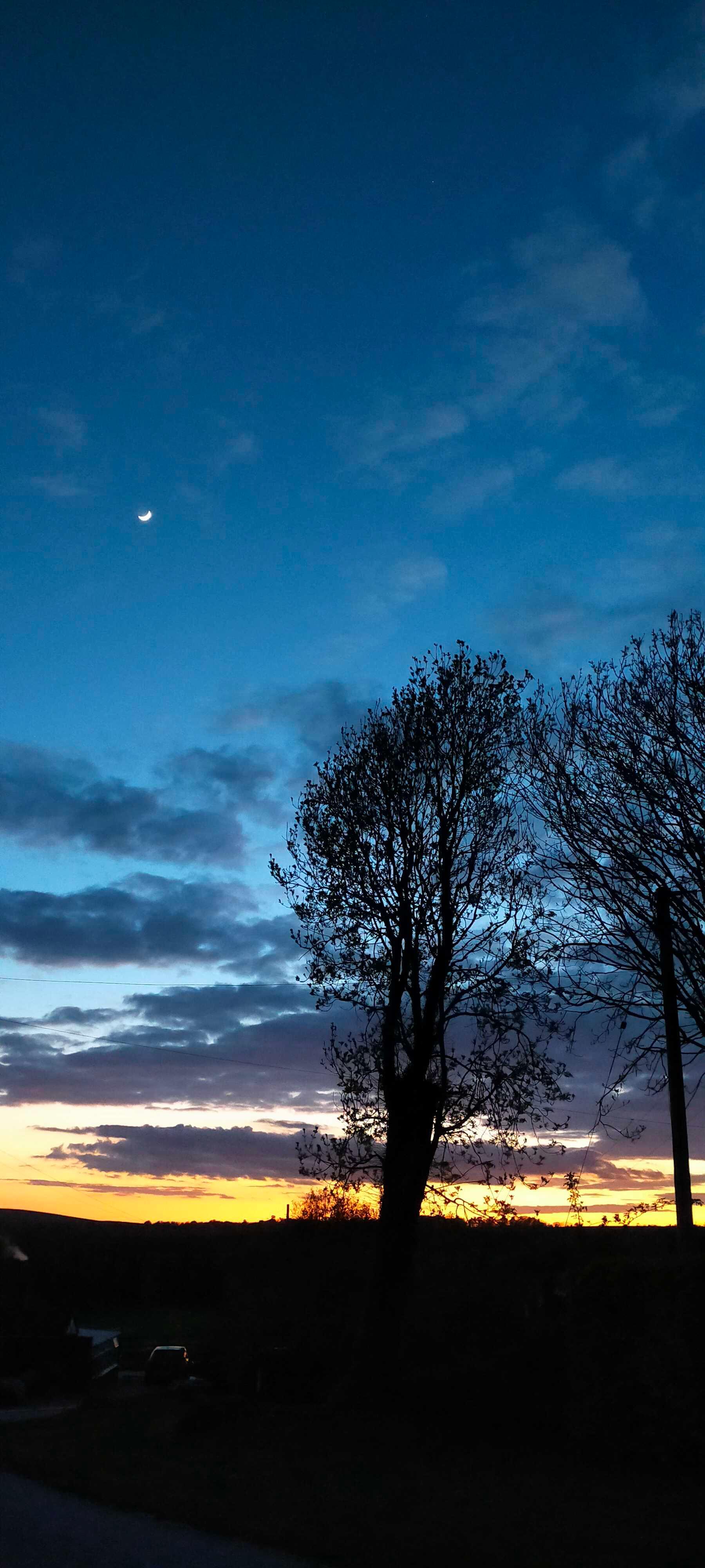 The Moon over United Kingdom — waxing crescent, Lunar Day 4