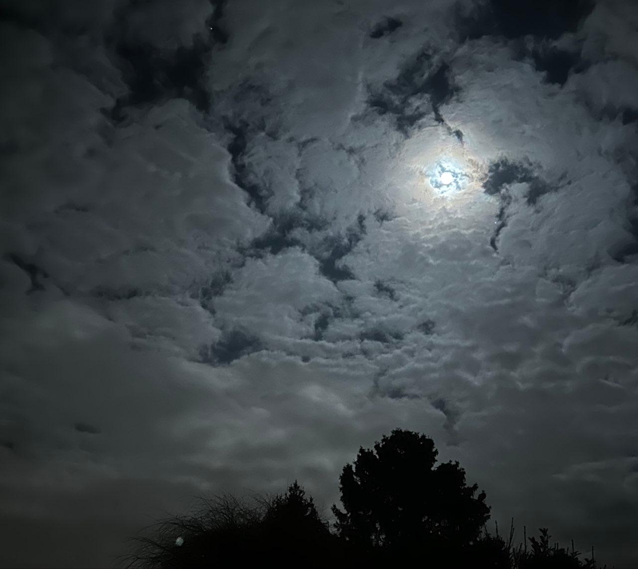The Moon over Kraainem, Belgium — full moon, Lunar Day 15