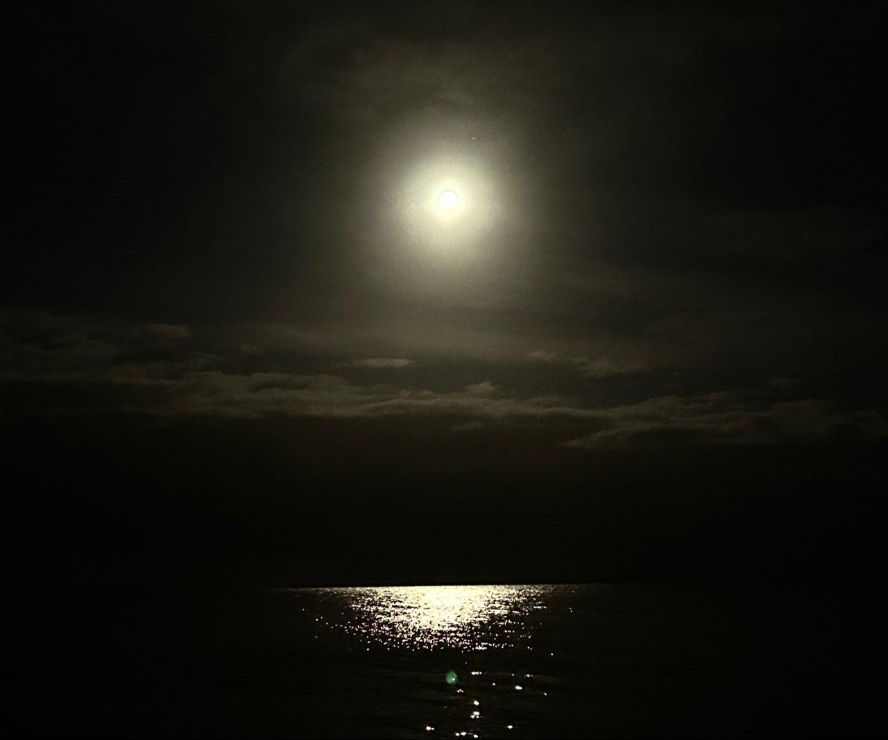 The Moon over Auckland, New Zealand — full moon, Lunar Day 13