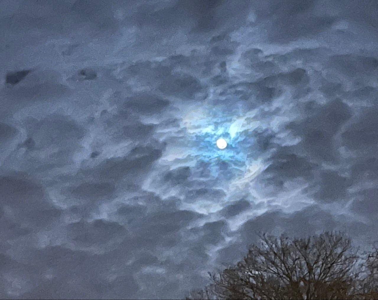 The Moon over Suresnes, France — waning gibbous, Lunar Day 18