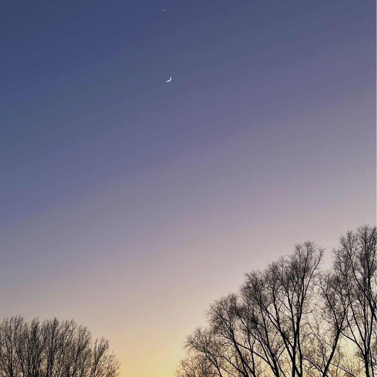 The Moon over Nijmegen, Nederland — waxing crescent, Lunar Day 4