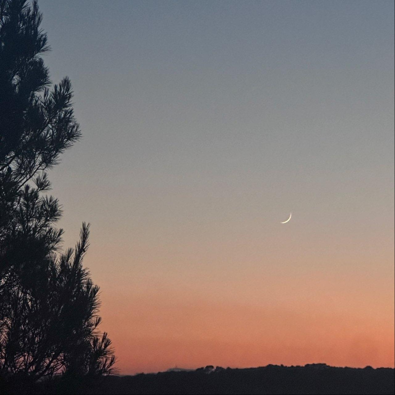 The Moon over Torredembarra, España — waxing crescent, Lunar Day 3