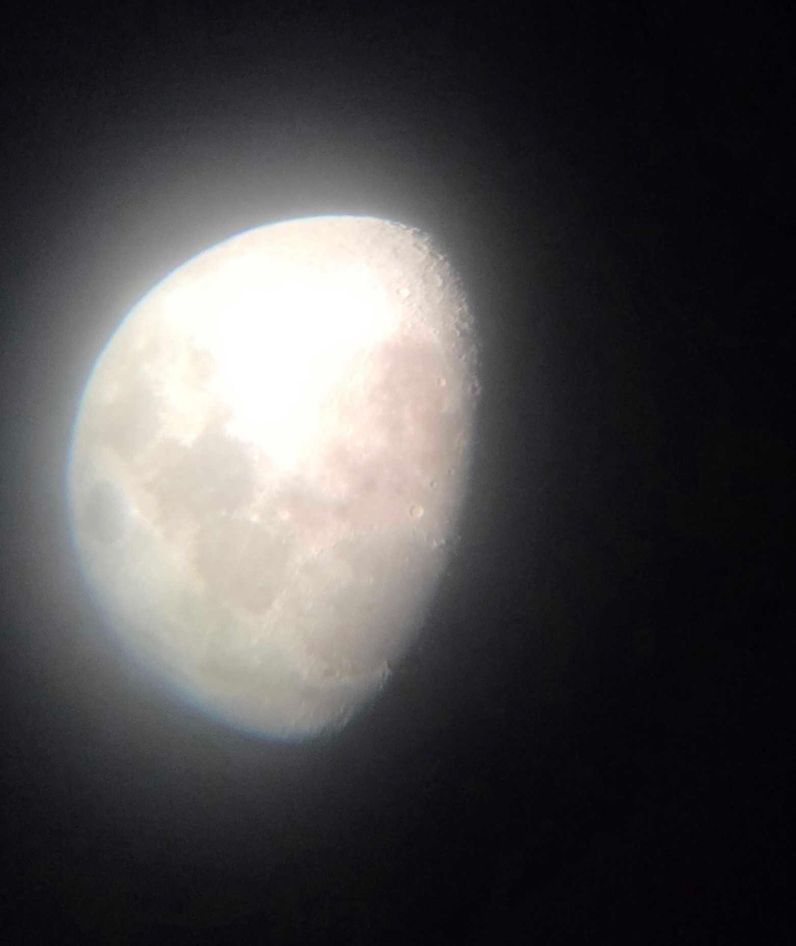 The Moon over 아산시, 대한민국 — waxing gibbous, Lunar Day 11