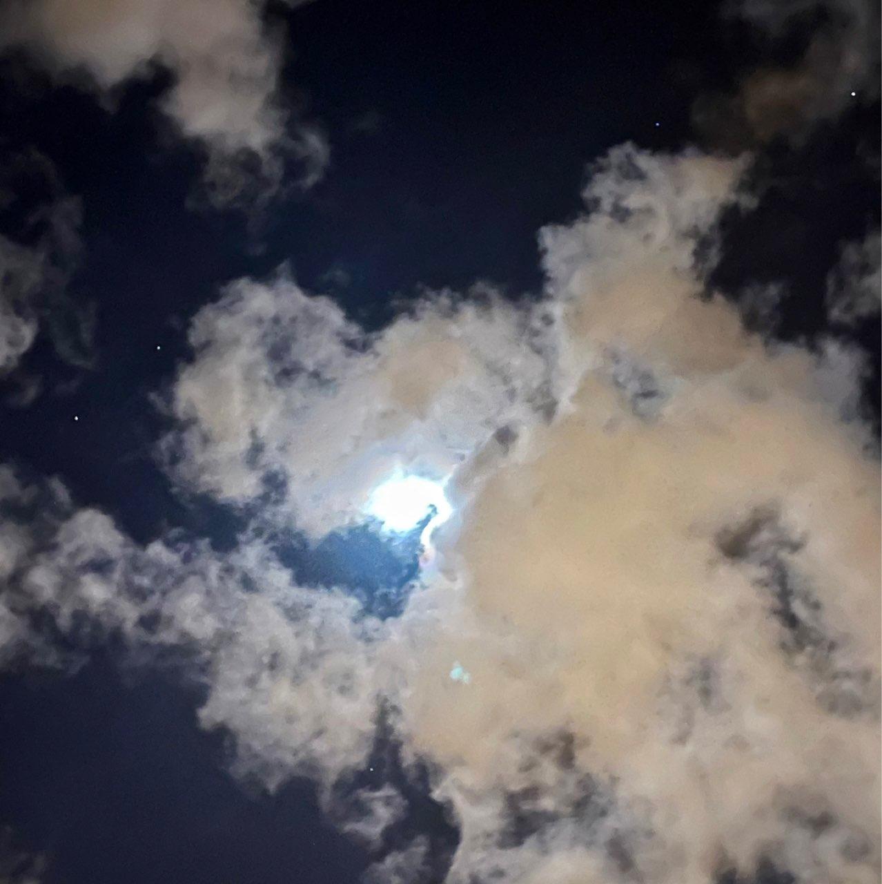The Moon over Laarne, Belgium — waxing gibbous, Lunar Day 11
