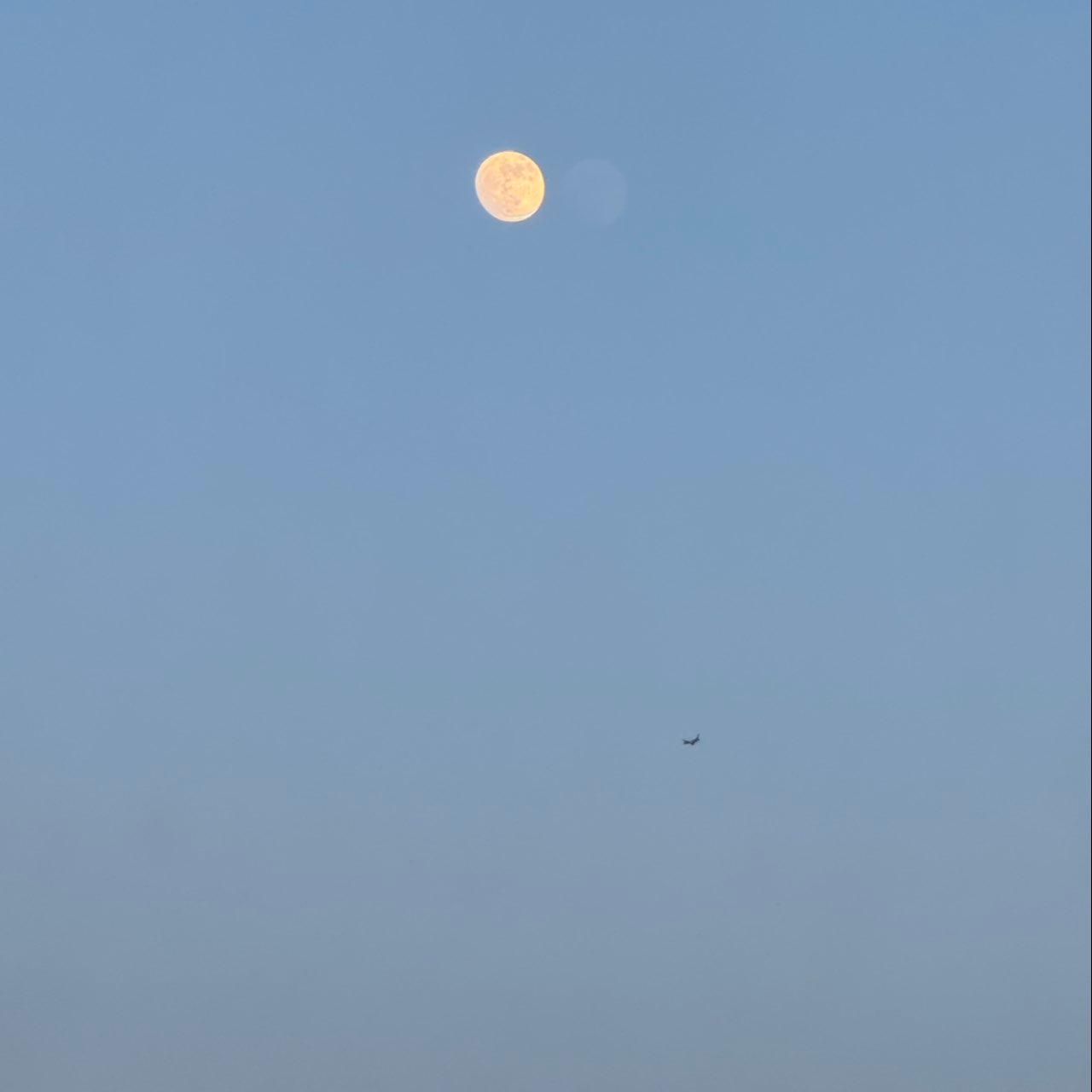 The Moon over London, United Kingdom — full moon, Lunar Day 13