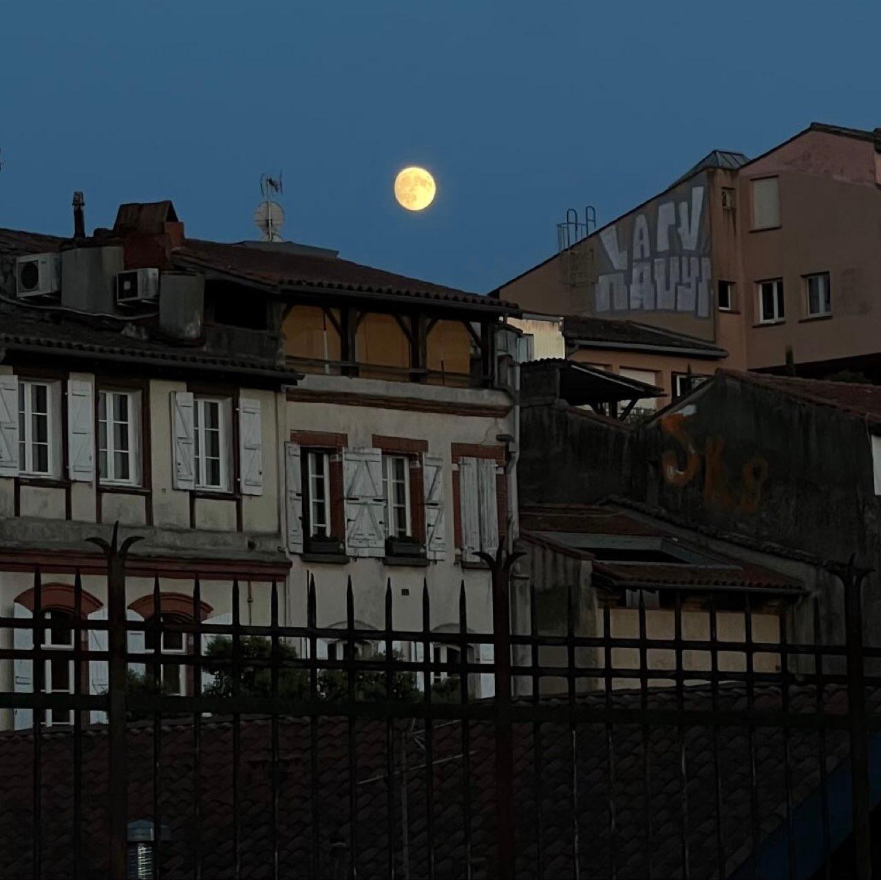 The Moon over Toulouse, Francia — waxing gibbous, Lunar Day 14