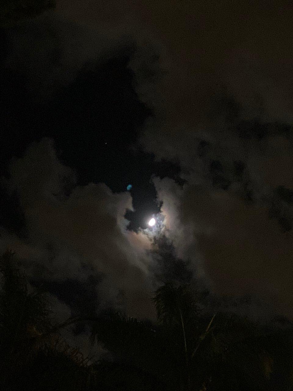 The Moon over Puerto Real, España — waxing gibbous, Lunar Day 10