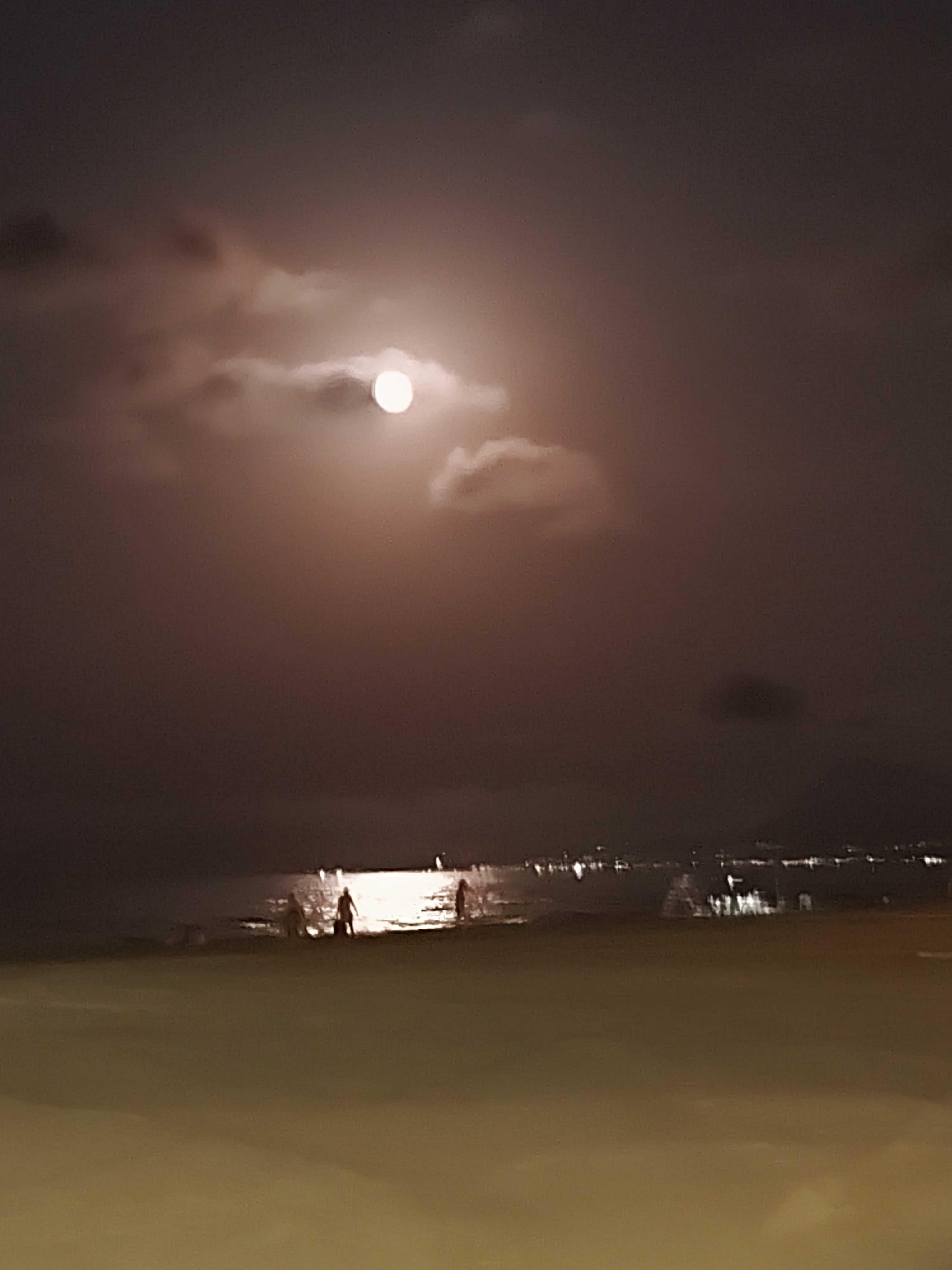 The Moon over Oliva, España — full moon, Lunar Day 17