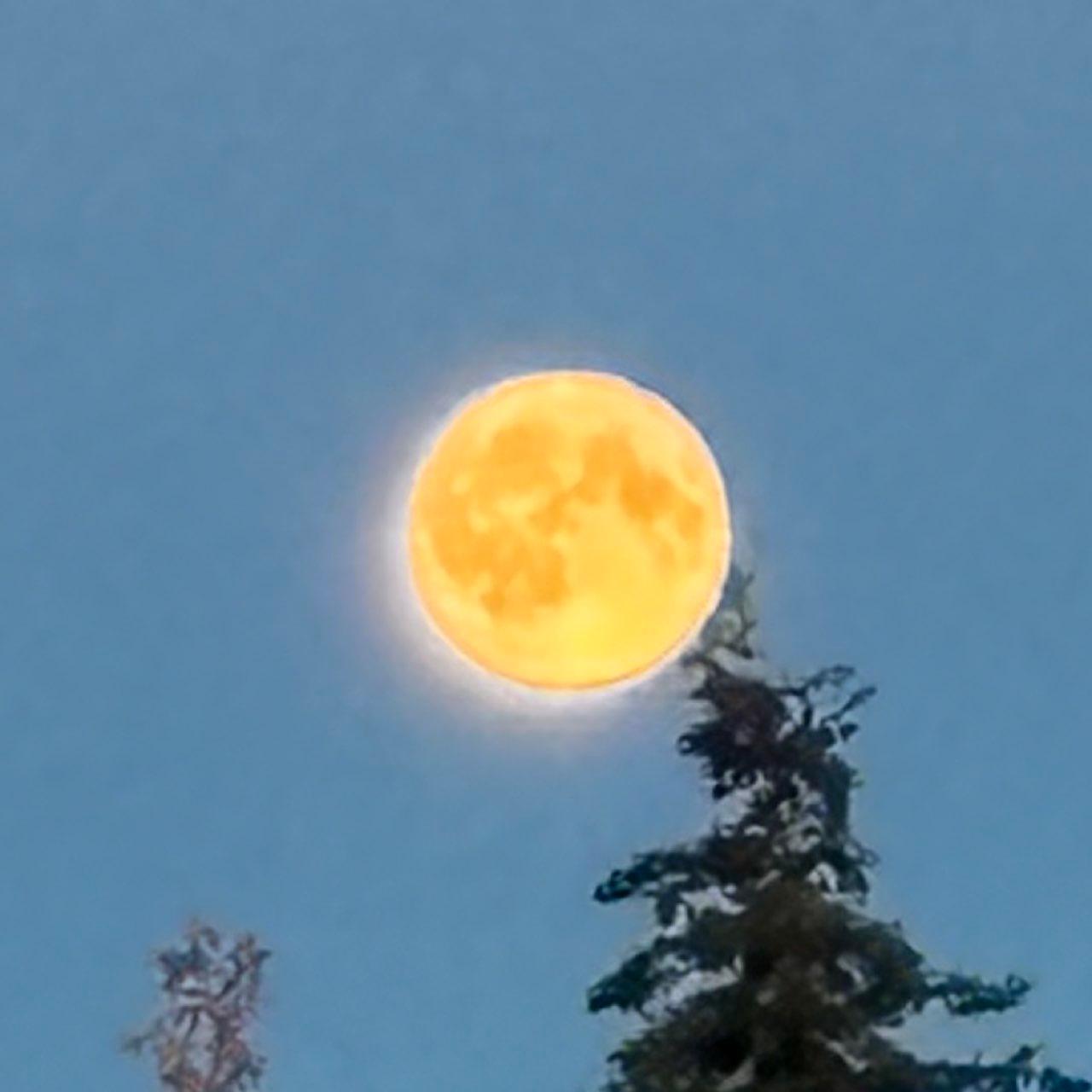 The Moon over Chiloquin, United States — full moon, Lunar Day 16