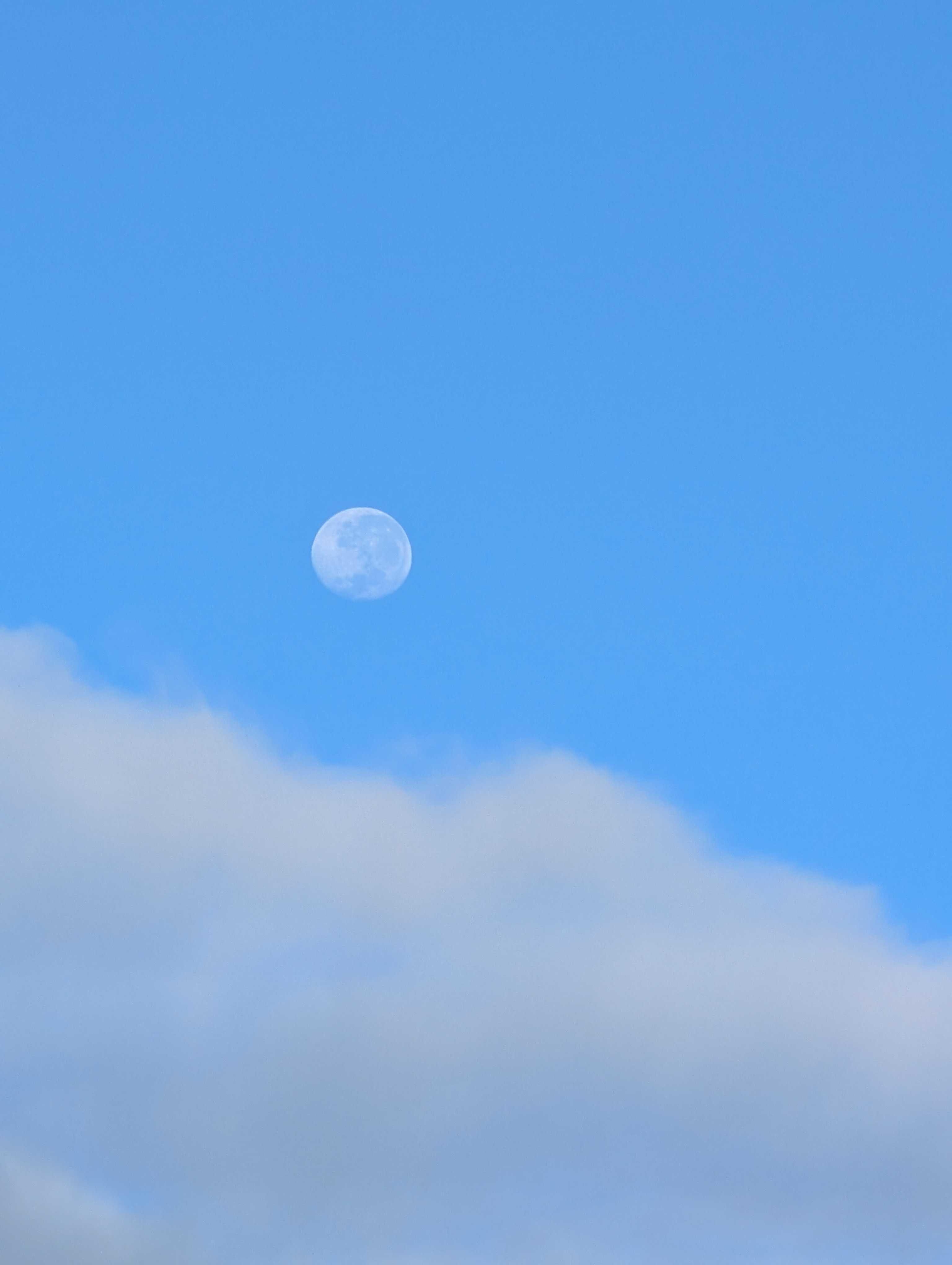 The Moon over Ceres, Australia — waning gibbous, Lunar Day 17