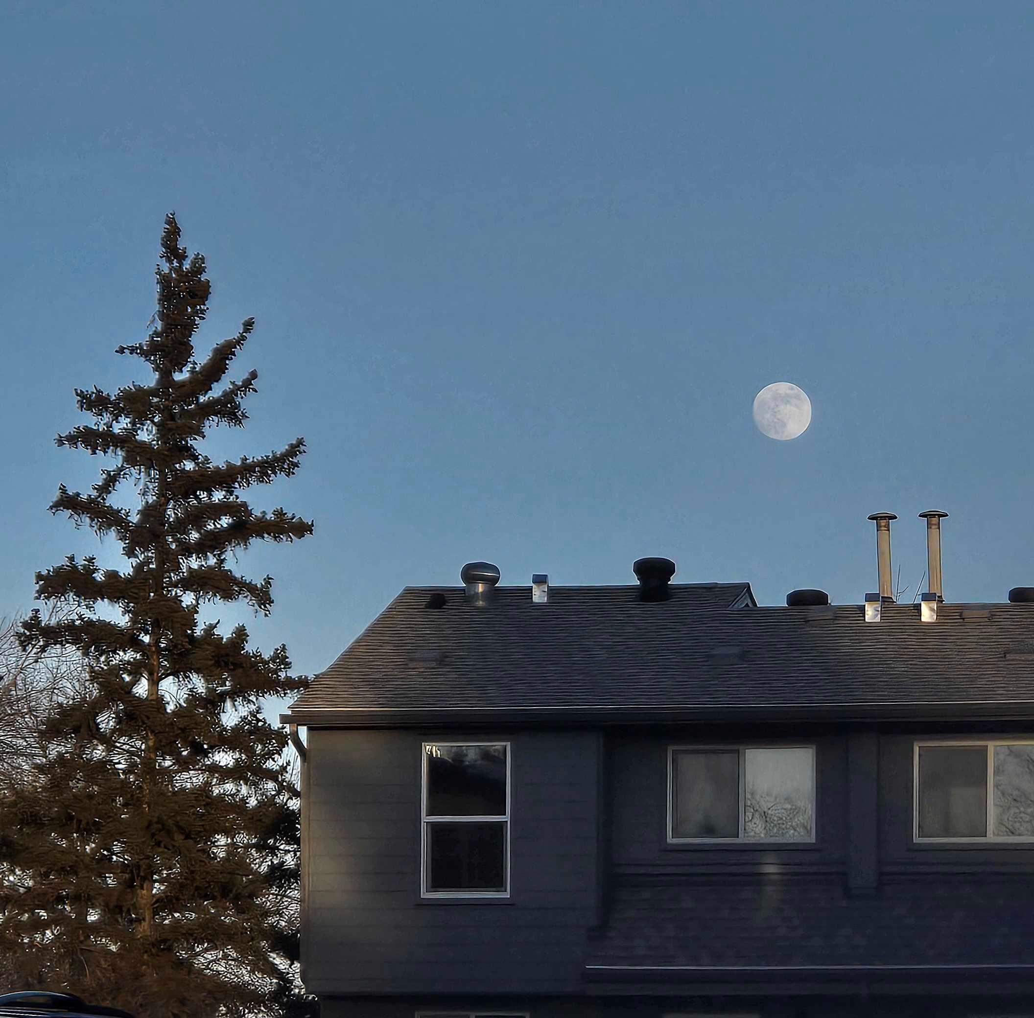 The Moon over Edmonton, Canada — full moon, Lunar Day 14