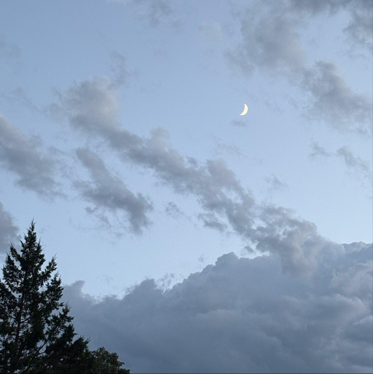 The Moon over Denver, United States β waxing crescent, Lunar Day 6