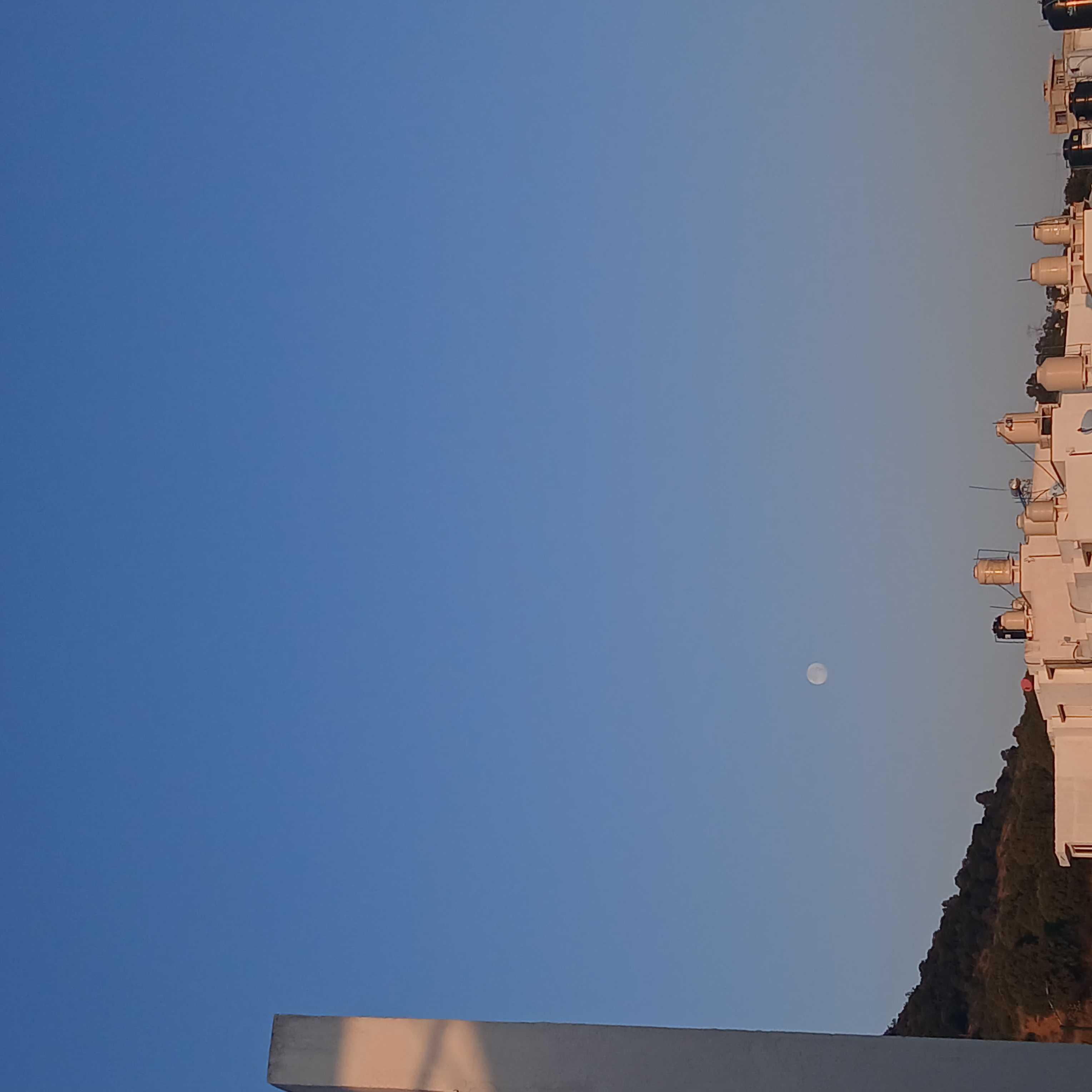 The Moon over La Poza, México — waning gibbous, Lunar Day 17