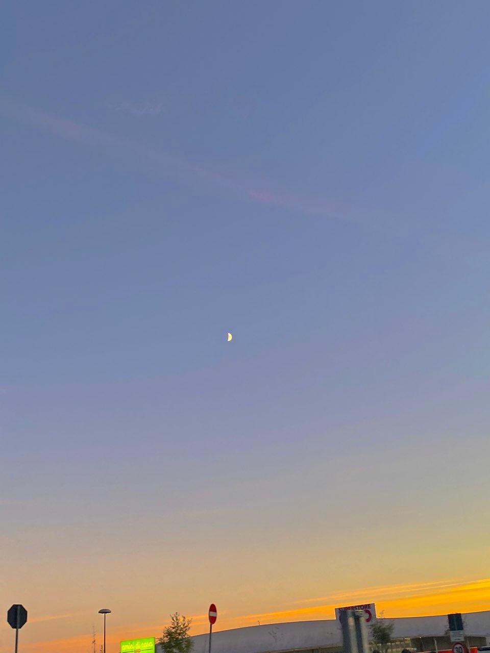 The Moon over Bologna, Italia — first quarter, Lunar Day 7