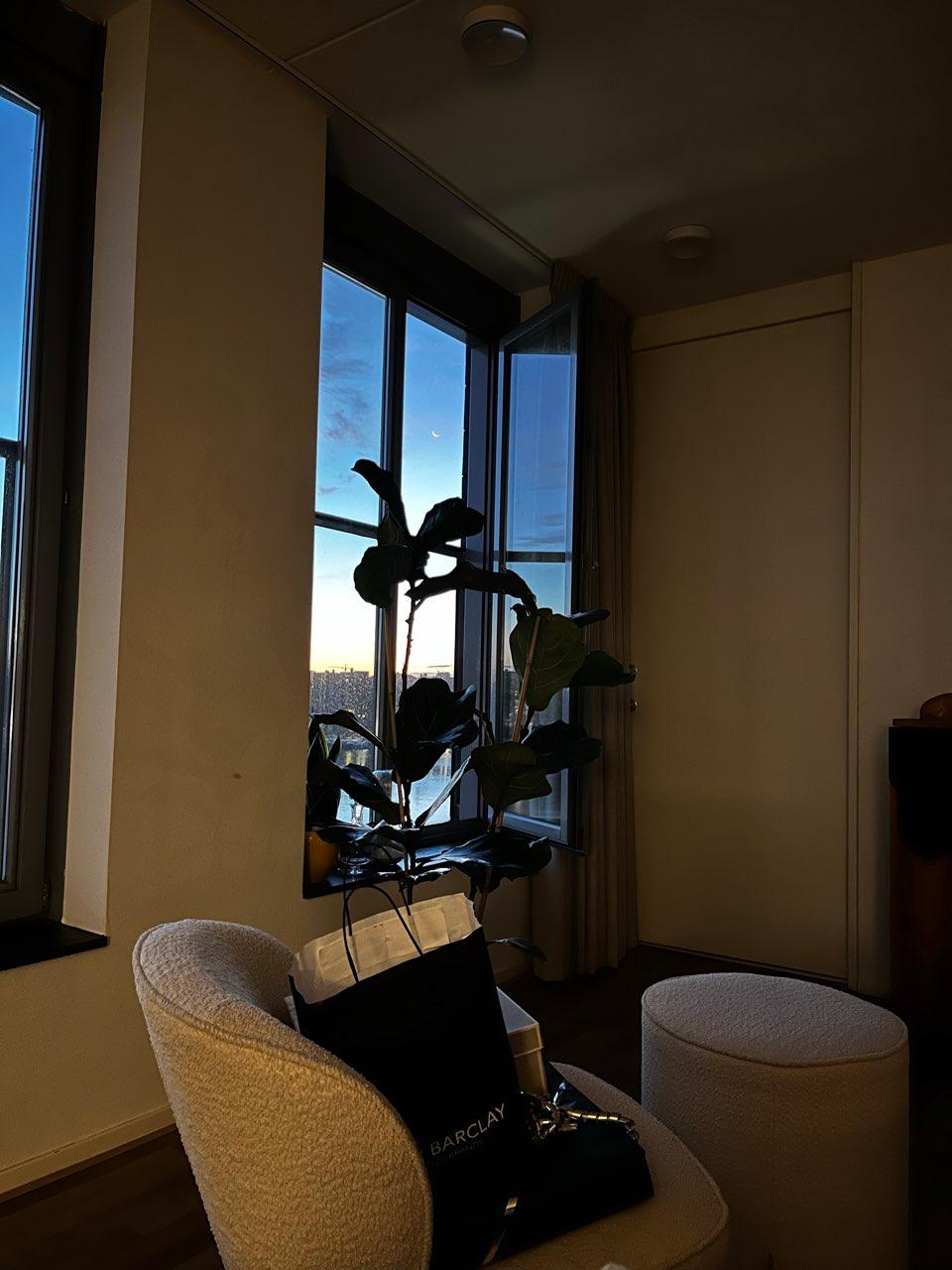 The Moon over Amsterdam, Nederland — waning crescent, Lunar Day 28
