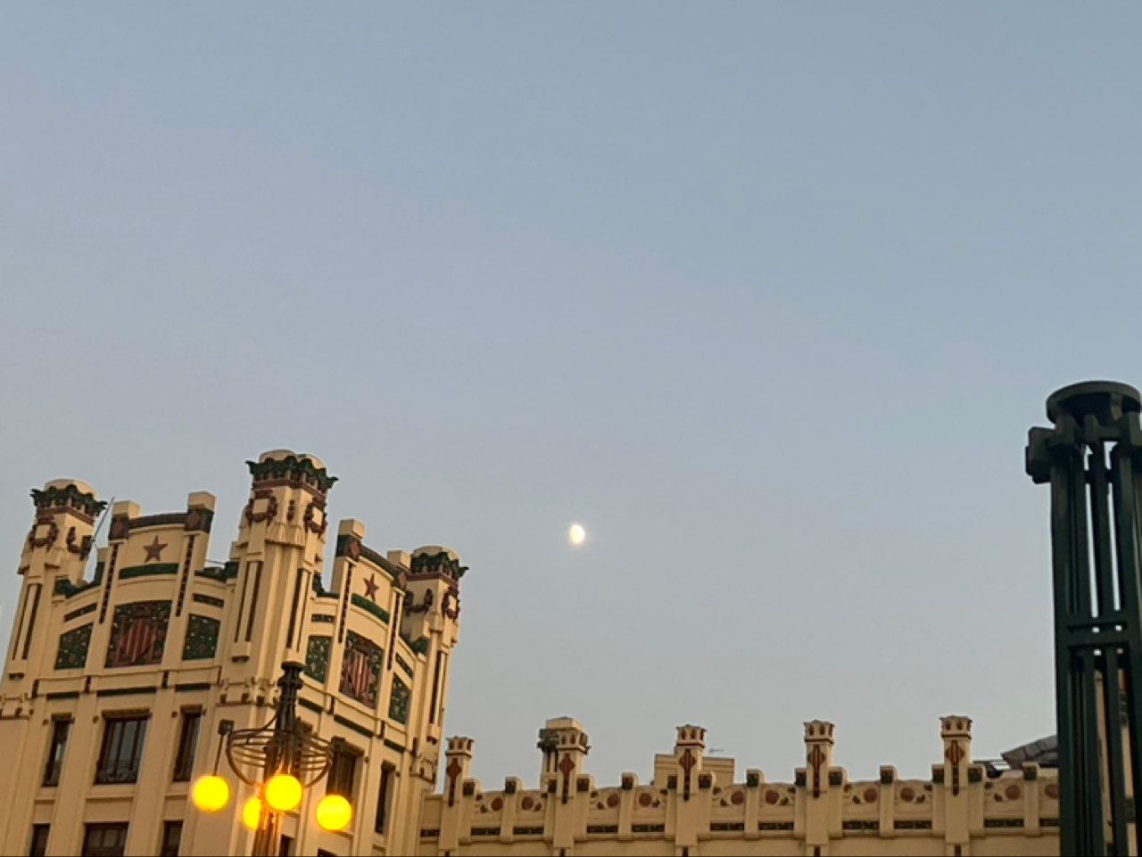 The Moon over València, España — waxing gibbous, Lunar Day 12