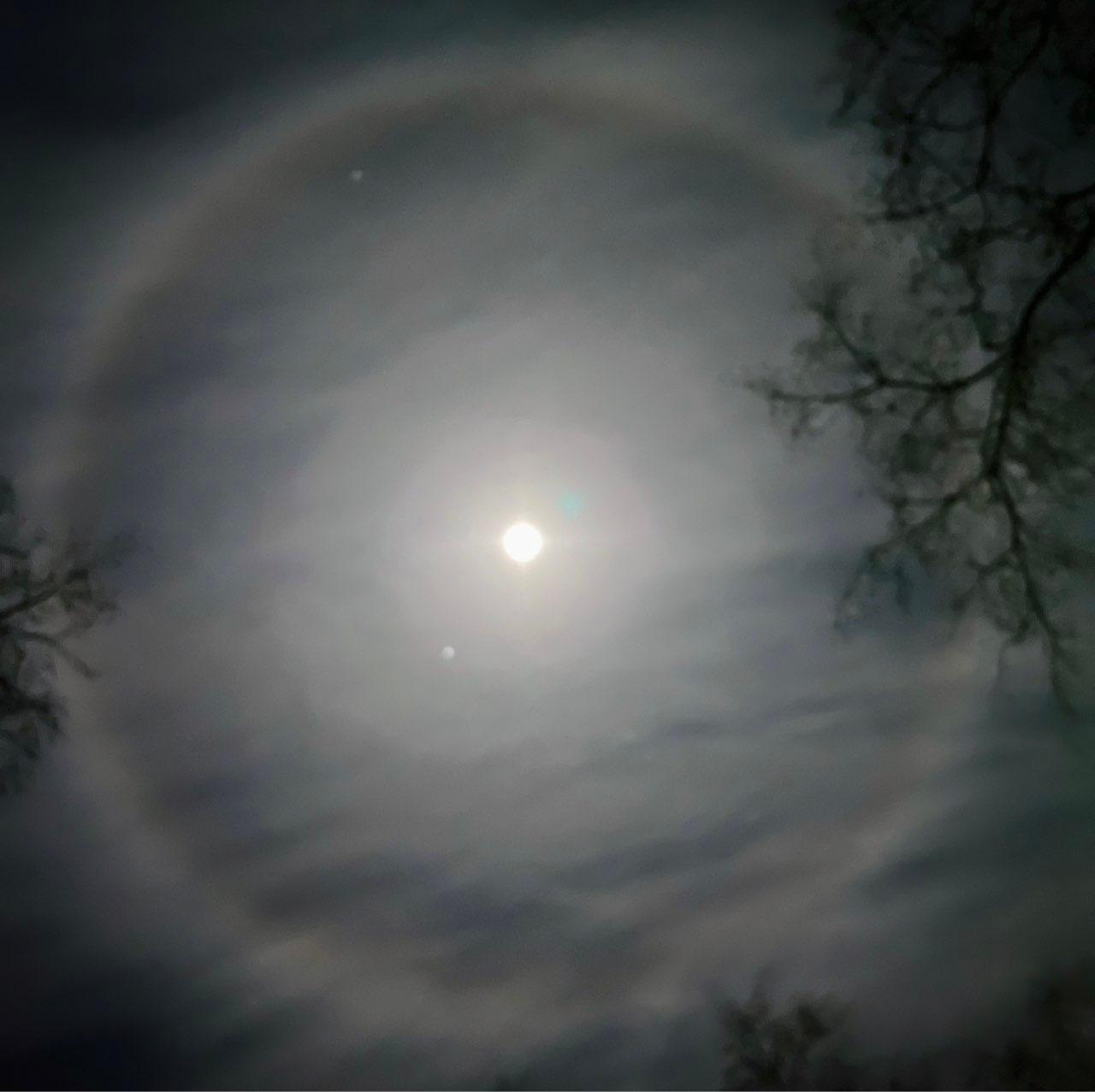 The Moon over シャンペーン, アメリカ合衆国 — full moon, Lunar Day 16