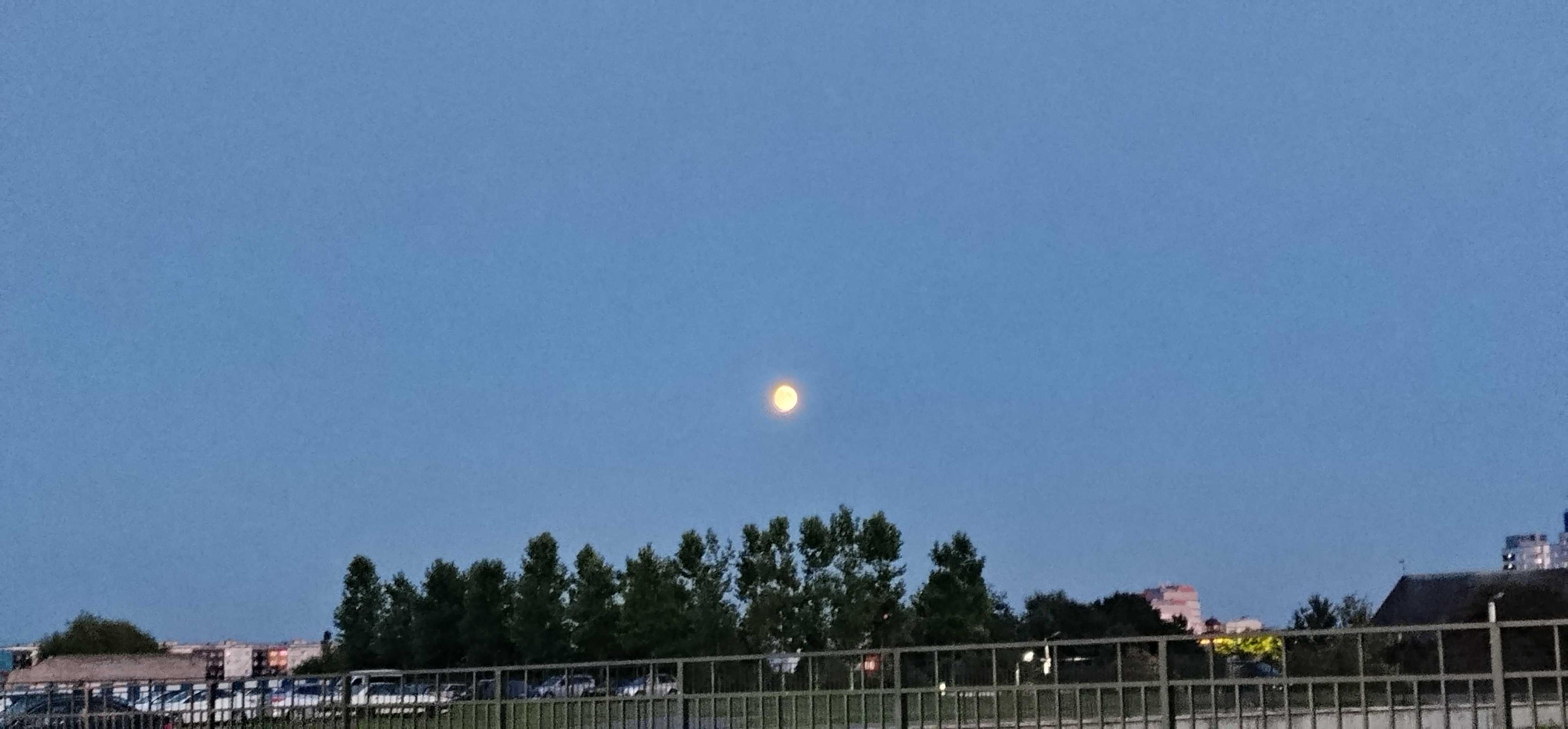 The Moon over Калининград, Россия — full moon, Lunar Day 18