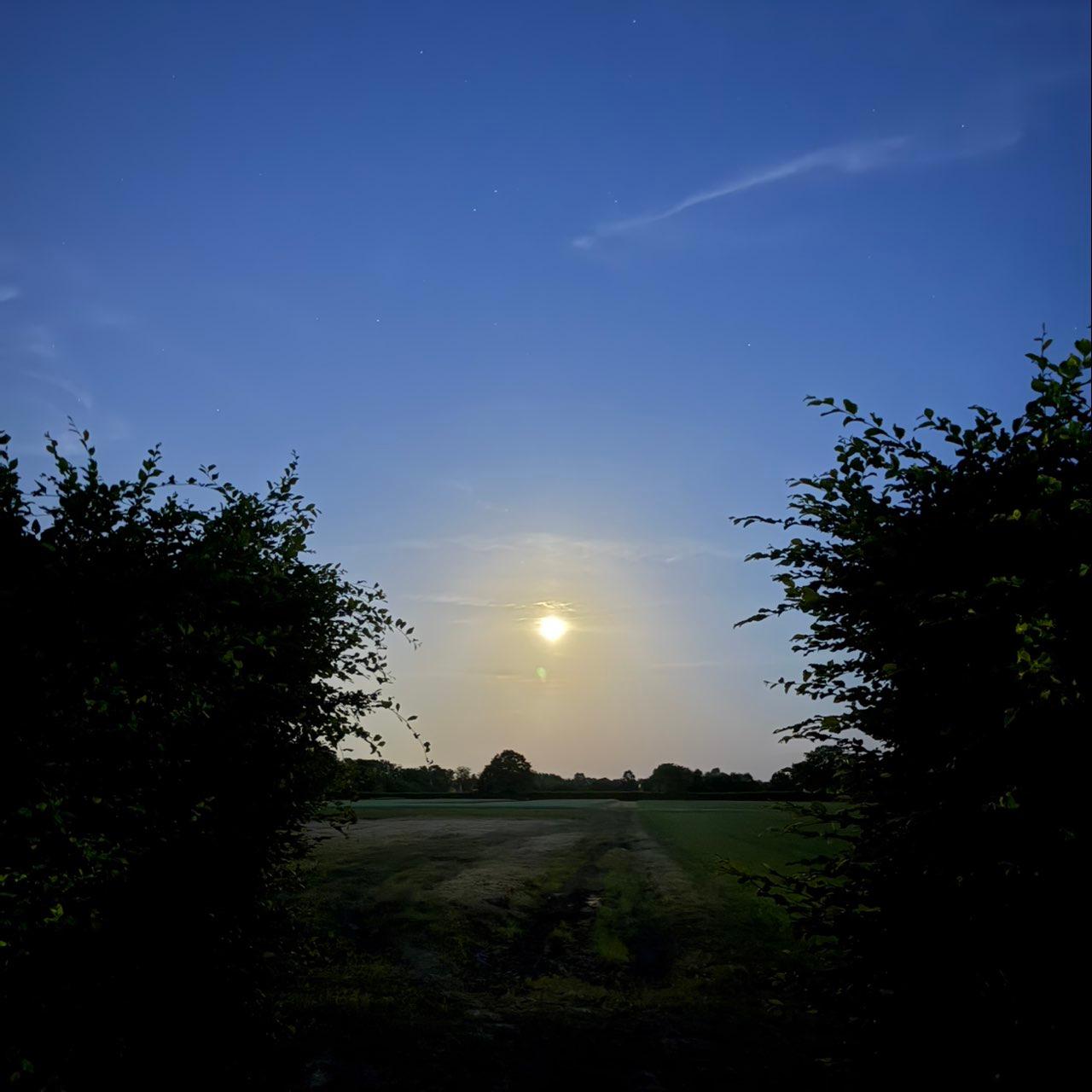 The Moon over Halstenbek, Deutschland — waxing gibbous, Lunar Day 12