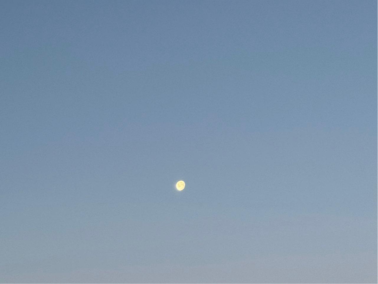 The Moon over München, Deutschland — waning gibbous, Lunar Day 18