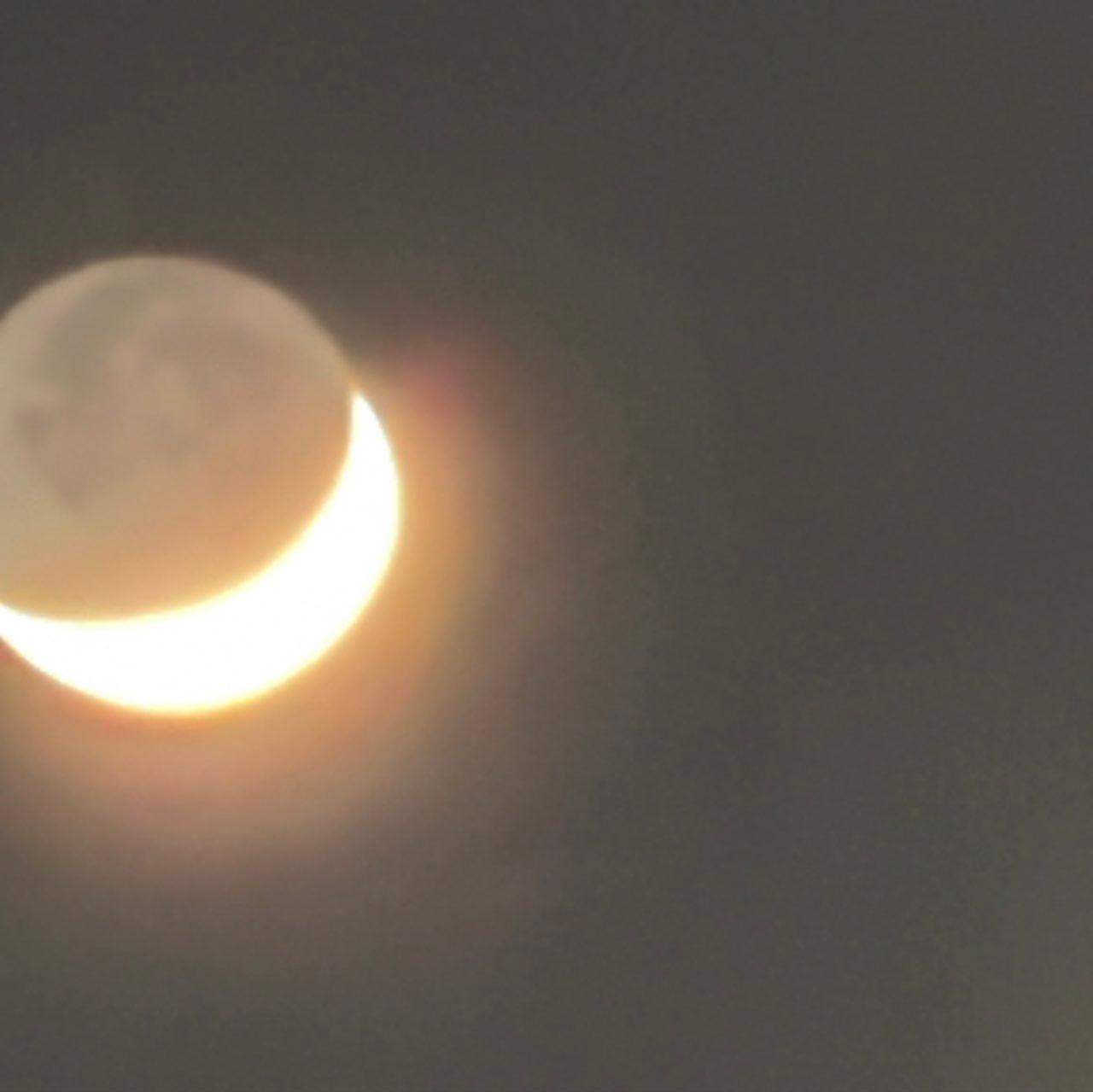 The Moon over Dagenham, United Kingdom — waxing crescent, Lunar Day 4