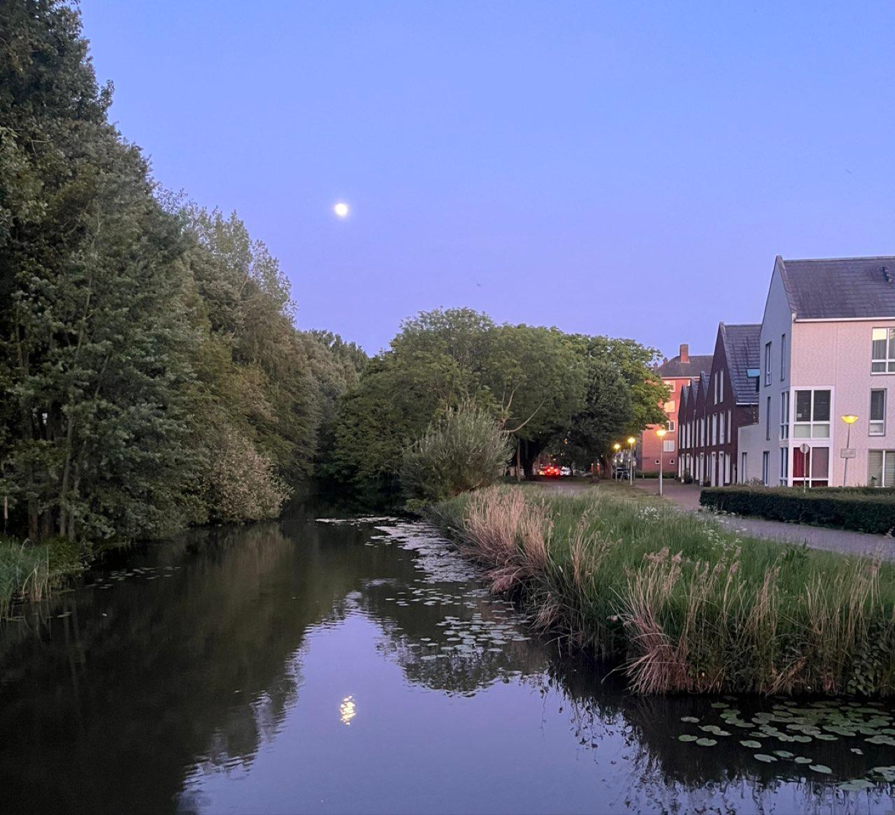 The Moon over Amsterdam, Nederland — full moon, Lunar Day 14