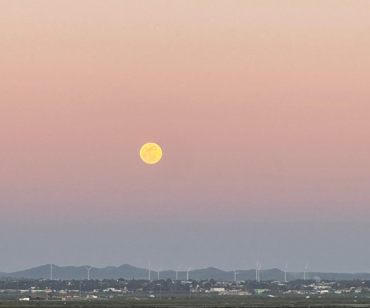 The Moon over San Fernando, España — full moon, Lunar Day 15
