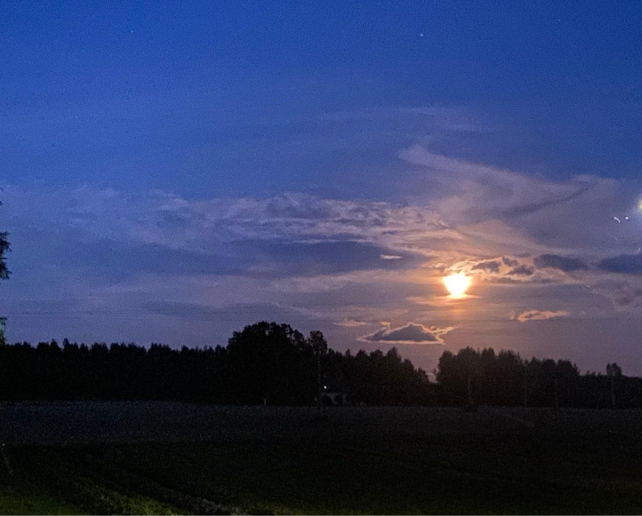 The Moon over Brenguļu pag., Latvia — waxing gibbous, Lunar Day 13