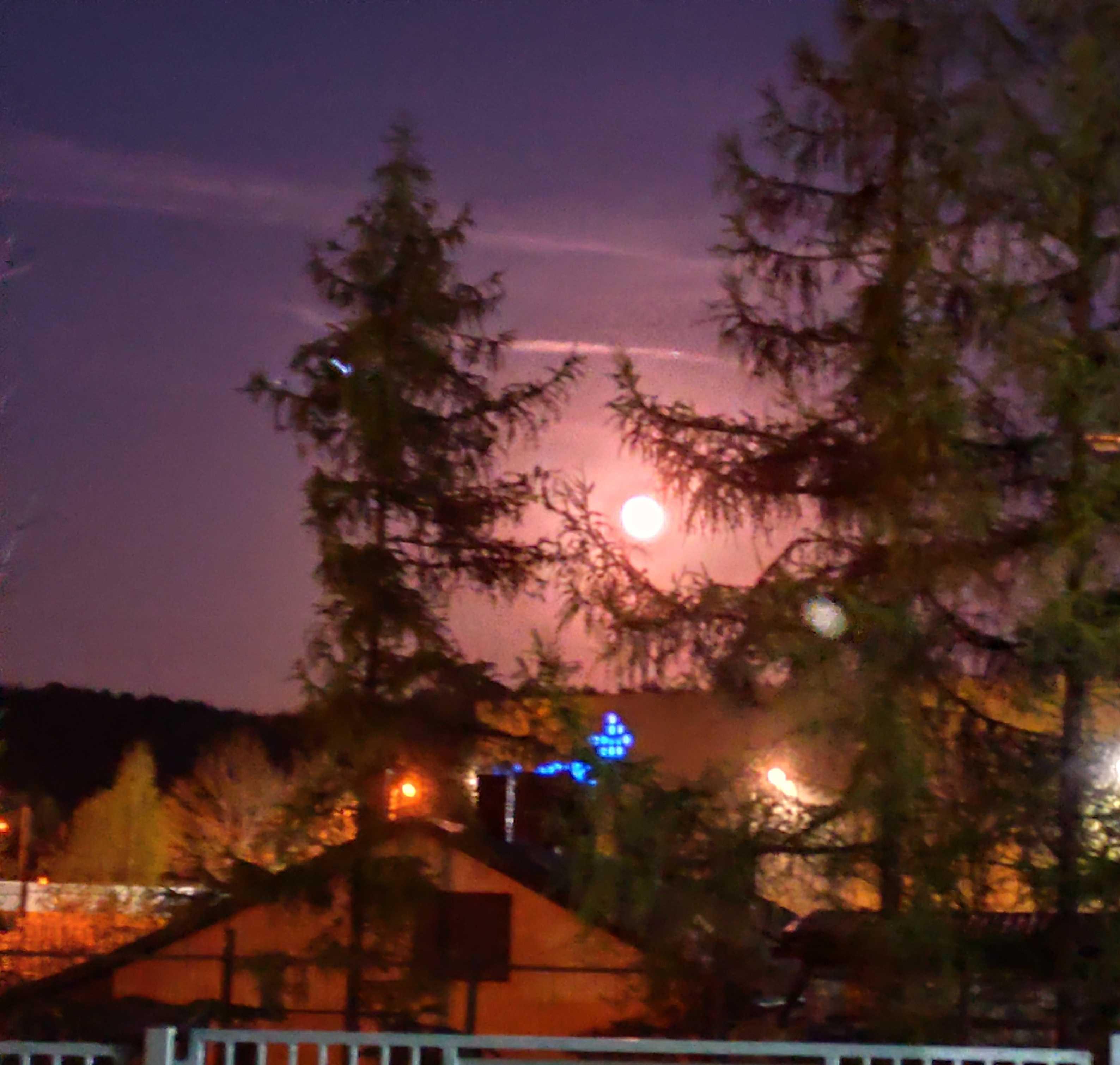 The Moon over Jaroszowiec, Polska — full moon, Lunar Day 16